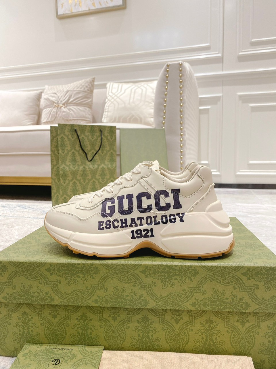 Tổng Hợp Các Mẫu Giày Gucci Sneaker Màu Trắng In Họa Tiết Thiết Kế