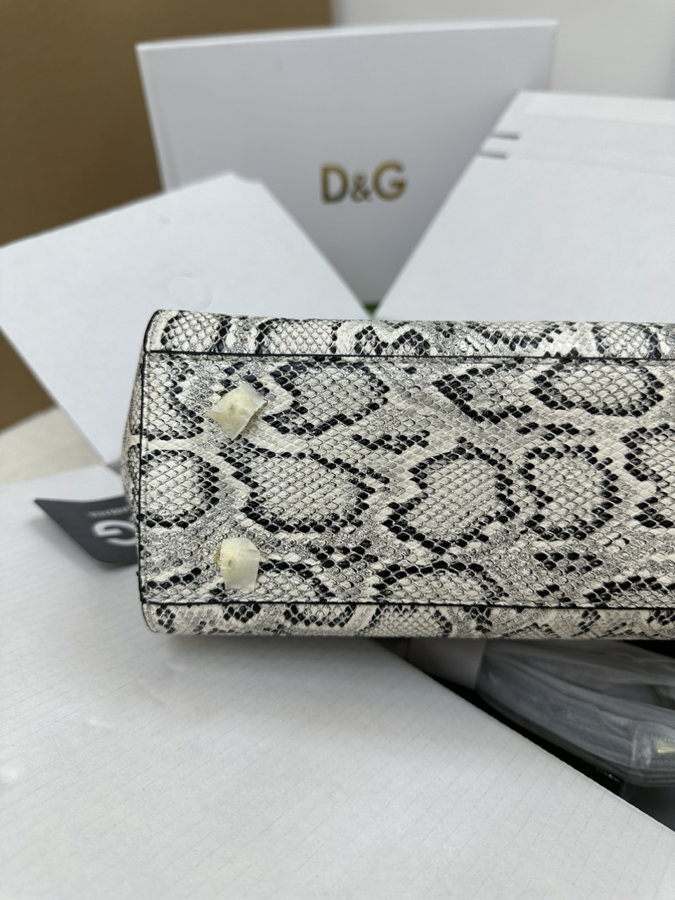 Túi Xách D&G Da Trăn Trắng Super Size 25cm Full Box