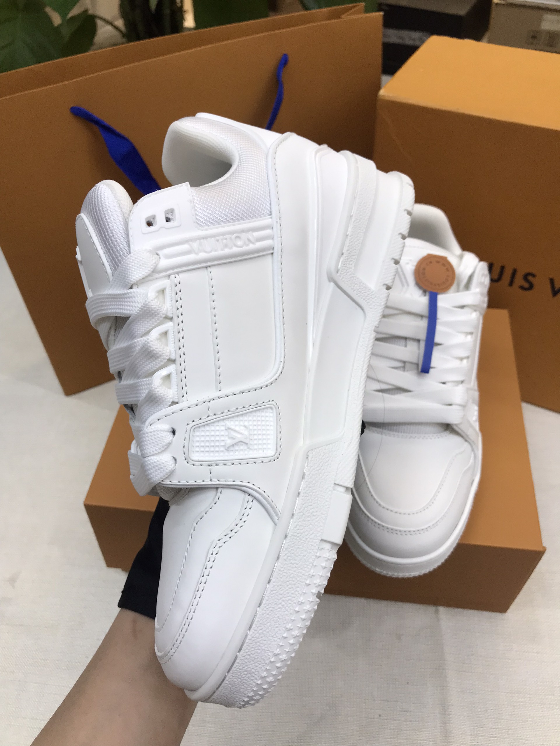 Giày LV Trainer Sneaker VIP Màu Trắng Size 37 1A9G55