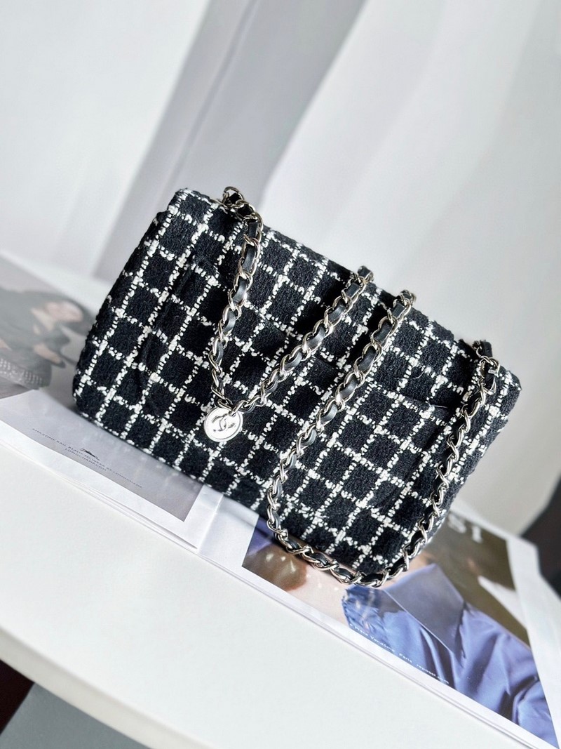 Túi Xách Chanel Hoa 23A Dệt Sợi Mix Màu Đen Sọc Trắng 2023