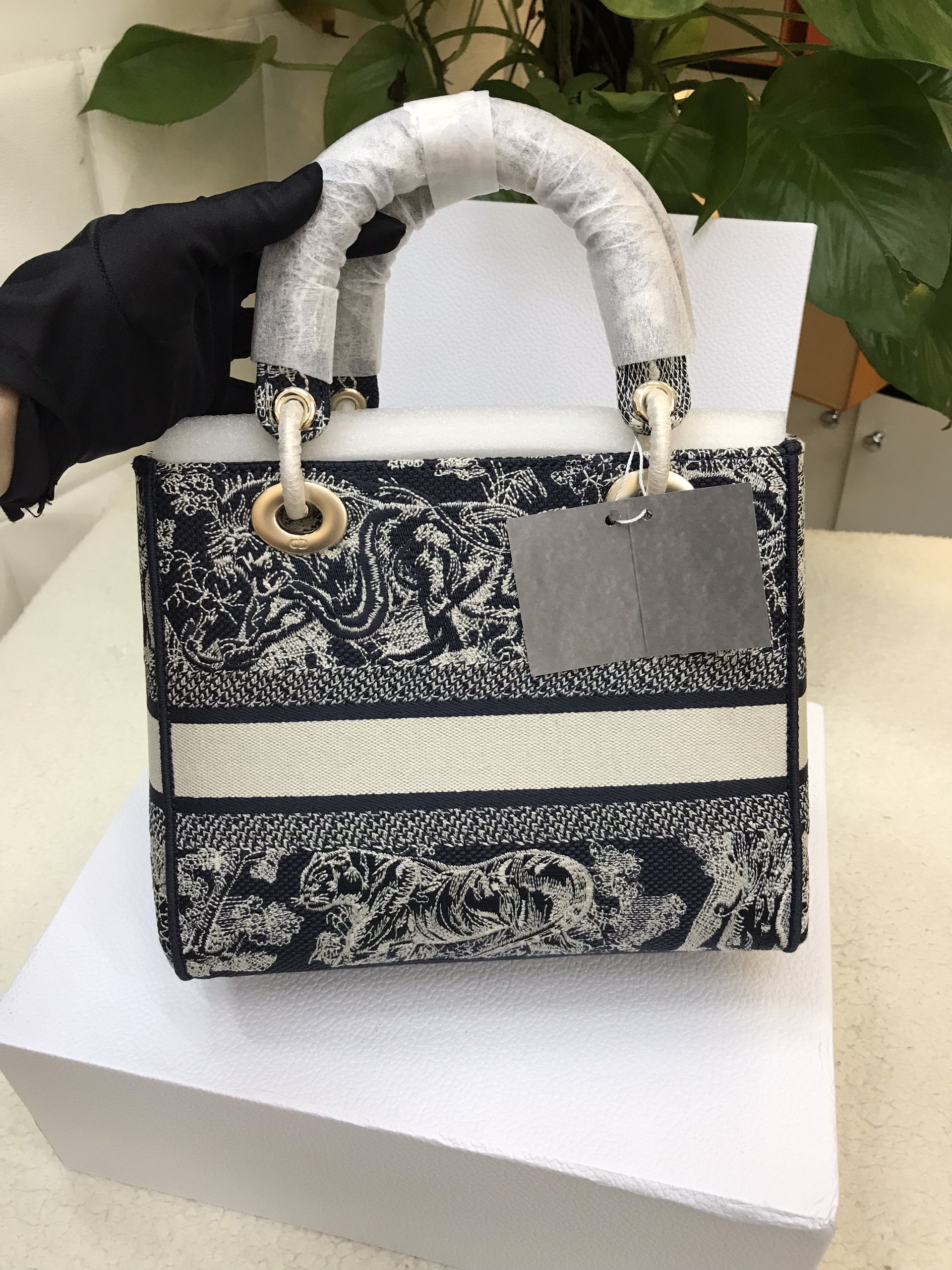 Túi Dior Medium Lady D-Lite Bag White and Navy Blue Toile de Jouy Embroidery Siêu Cấp Size 24cm