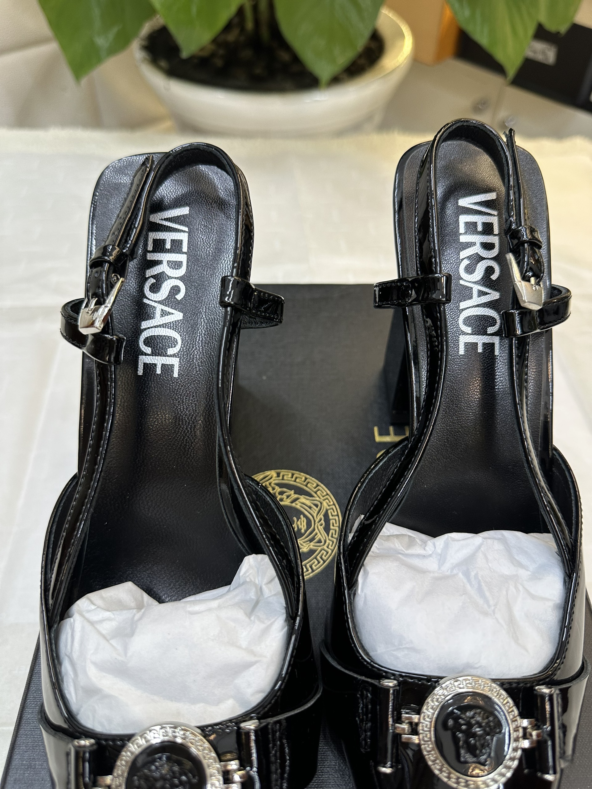 Giày Versace Lack-Slingback Pumps Mit Medusa-schnalle 70mm Siêu Cấp Size 41