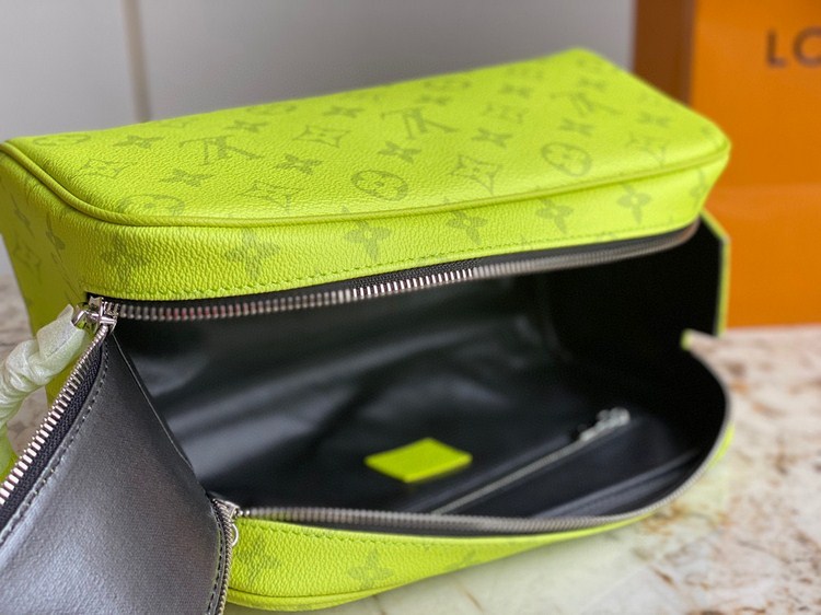 Túi Xách LV  Dopp Kit Siêu Cấp Màu Vàng neon M10144