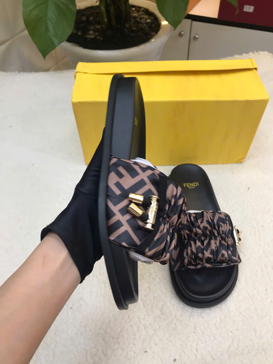 Giày/Dép Fendi Feel Brown Satin Slides Siêu Cấp Size 35