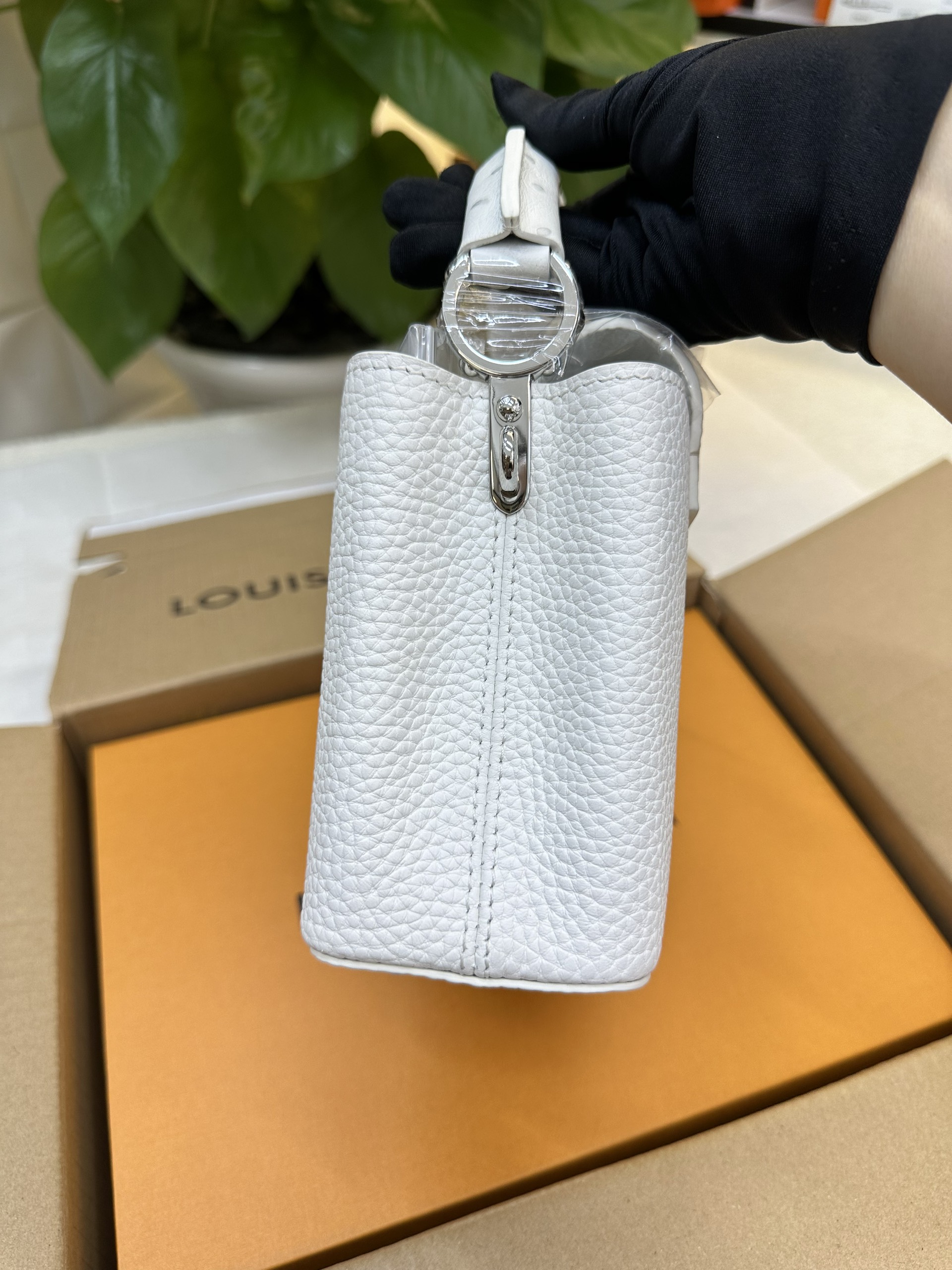 Túi LV Capucines Mini VIP Màu Trắng Size 21cm M23456