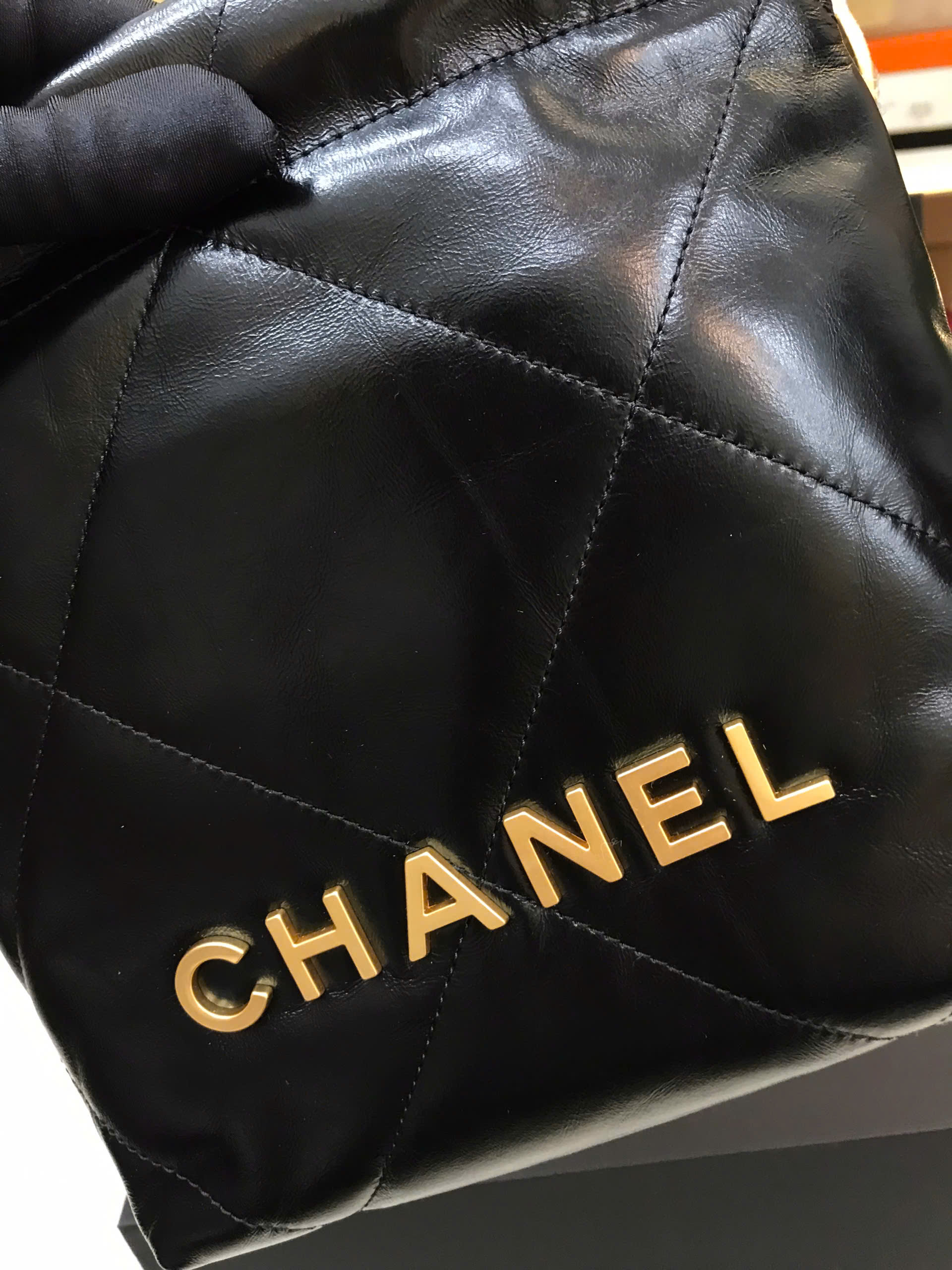 Túi Chanel 22 Shiny Calfskin Gold Tone Metal Black Mini Siêu Cấp Size 20cm