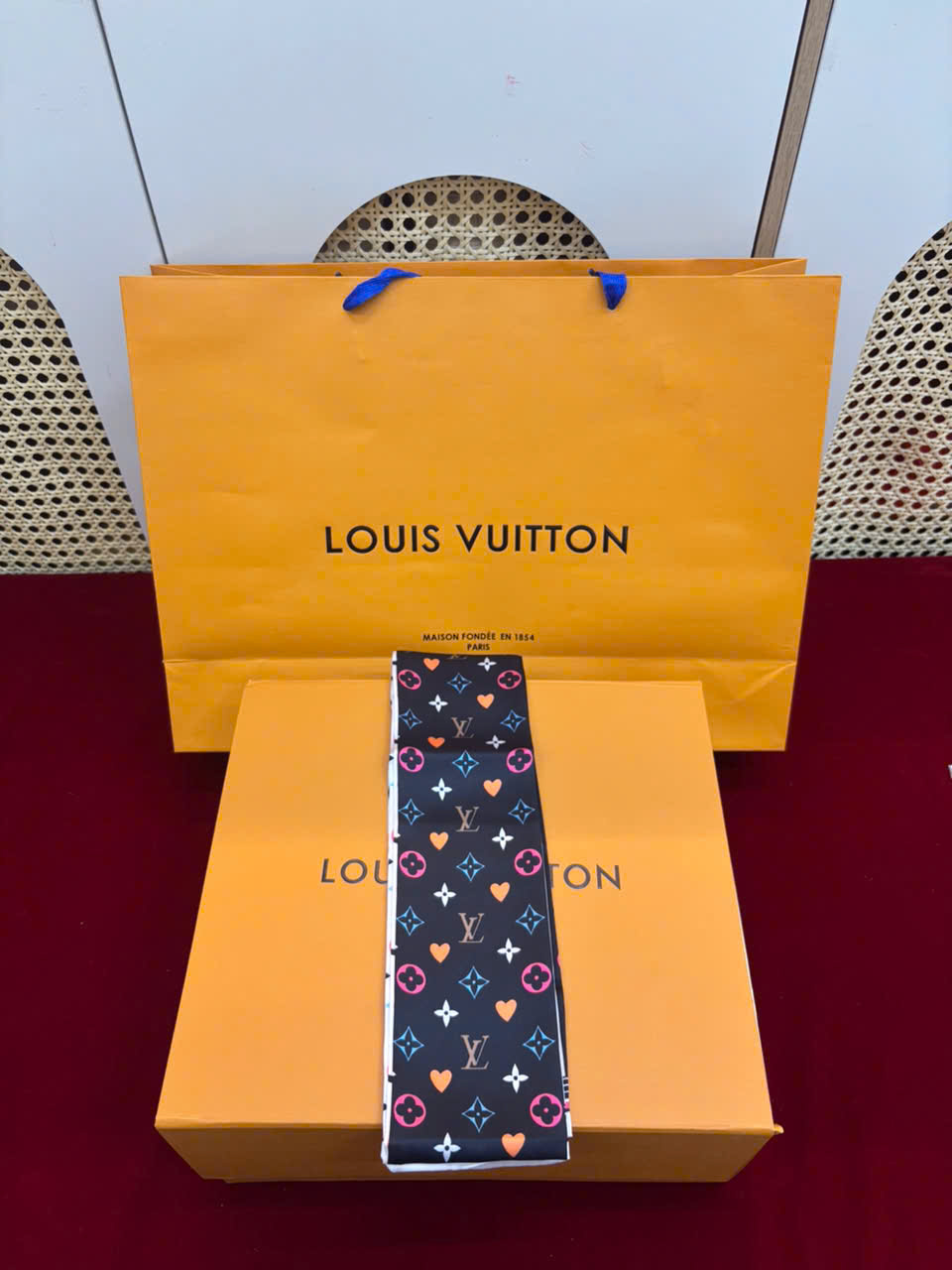 Khăn LV Cột Túi Xách Super 07