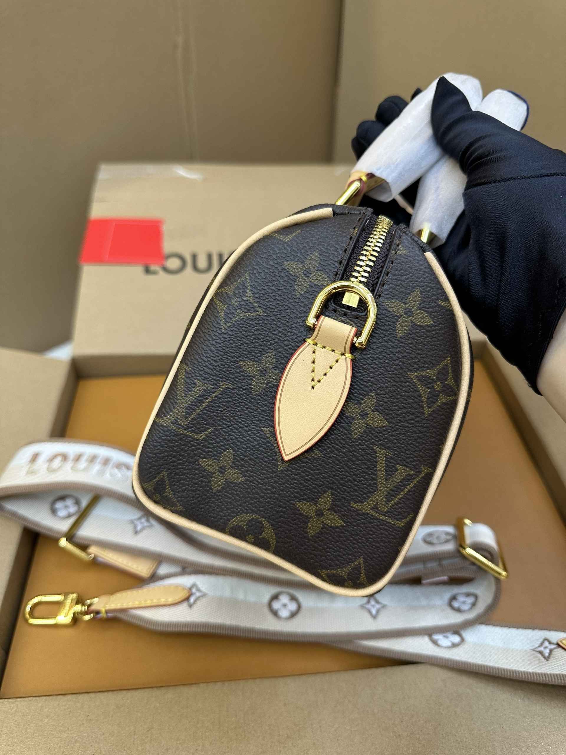Túi LV Speedy Bandoulière 20 M46234 Size 20cm