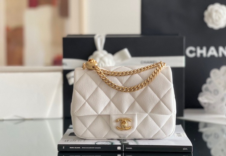 Túi Xách Chanel 23P Classic Hass Vip Màu Trắng Size 20cm