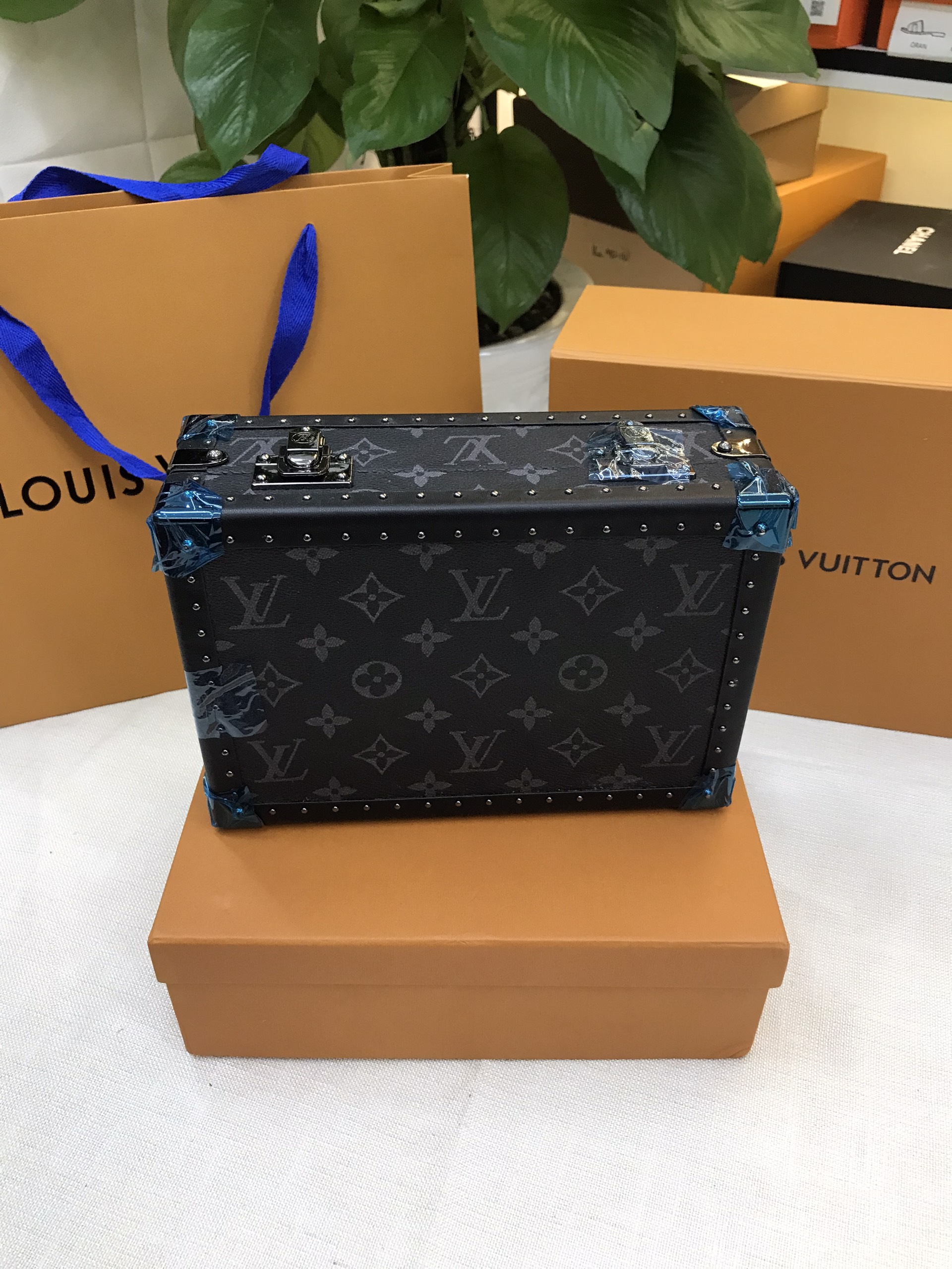 Túi Dạng Hộp LV Clutch Box Super Hoa Văn Đen M20251