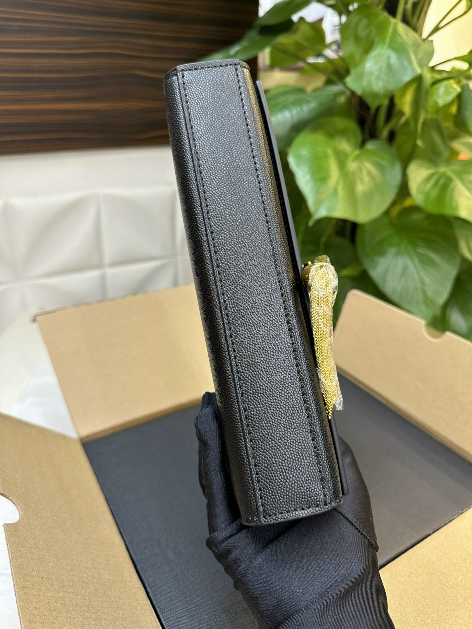 Túi YSL Saint Laurent Kate Medium Crossbody Bag Super Màu Đen Khóa Vàng Size 24cm