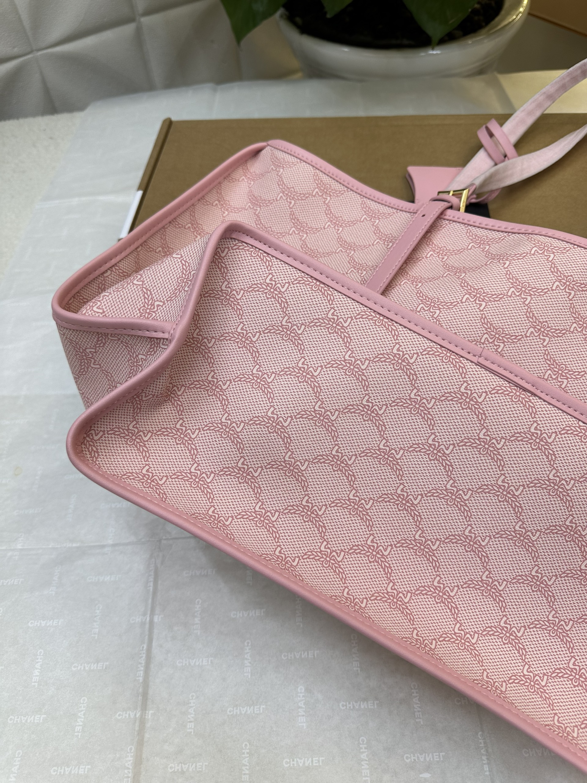 Túi MCM Himmel Shopper In Lauretos Pink Super Size 35