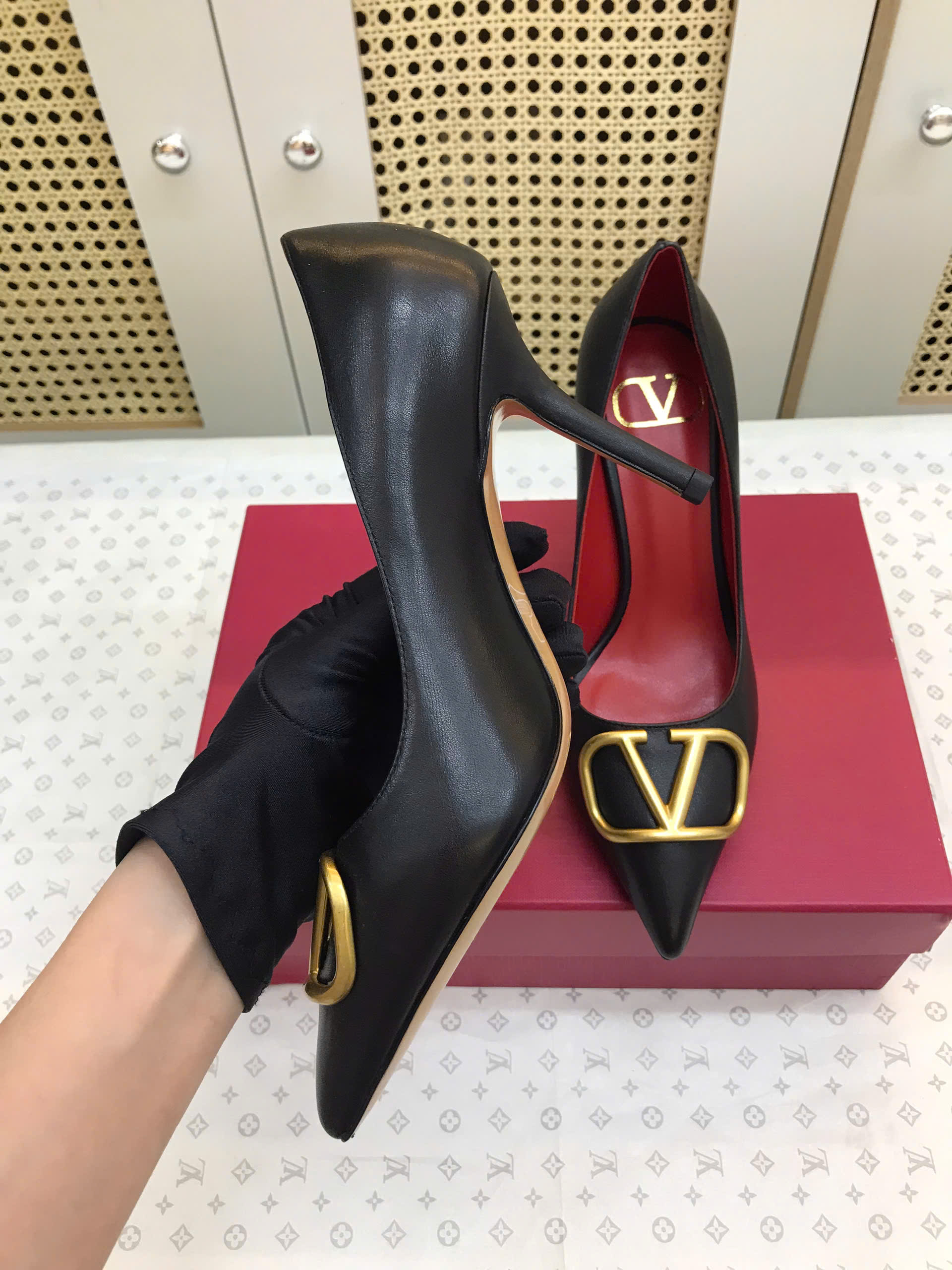 Giày Cao Gót Valentino VLogo Calfskin Pumps Black Siêu Cấp Heels 8cm Size 36