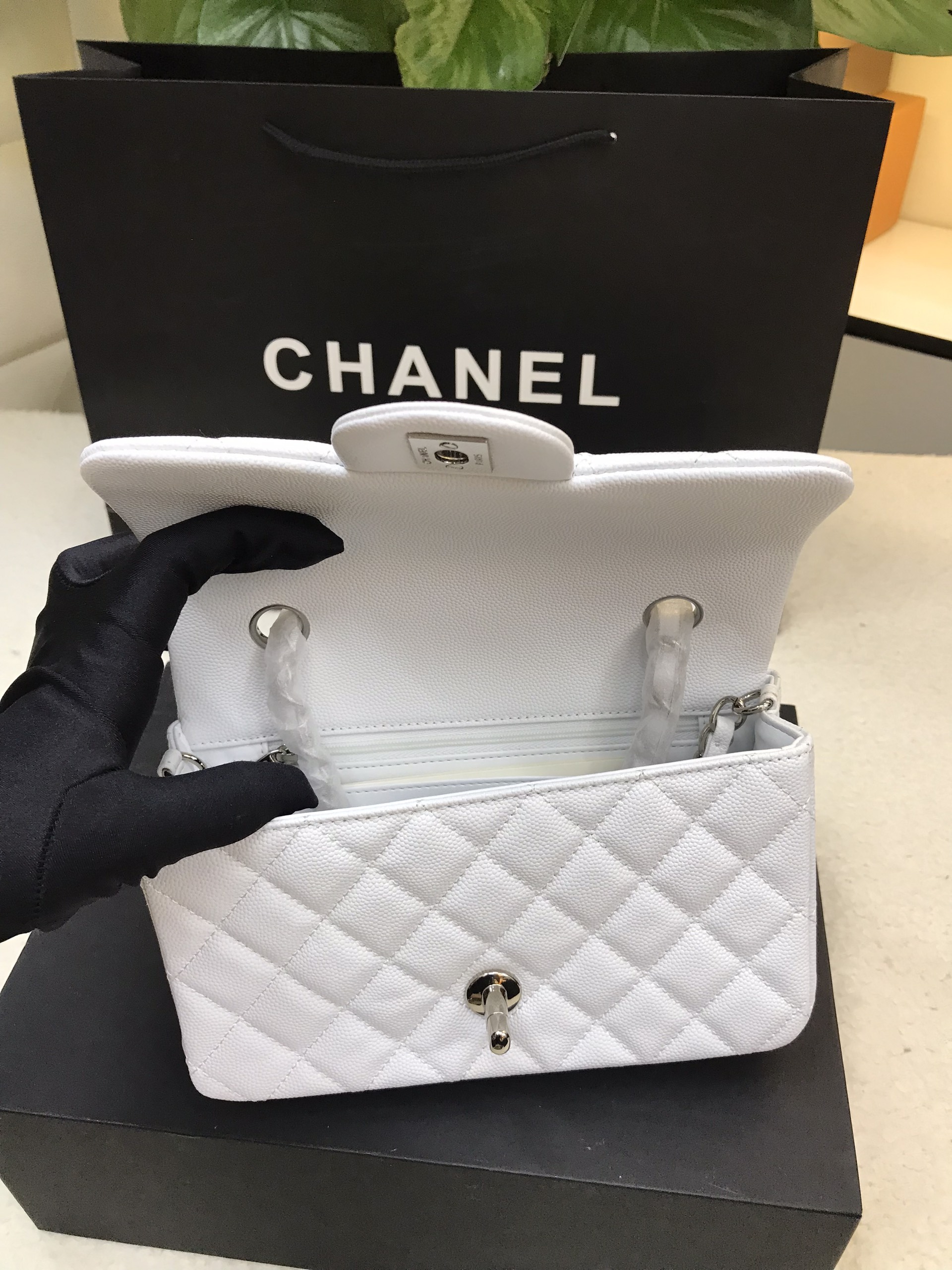 Túi Chanel 21B Mini Classic Flap Da Hạt Khóa Bạc Siêu Cấp Size 20cm