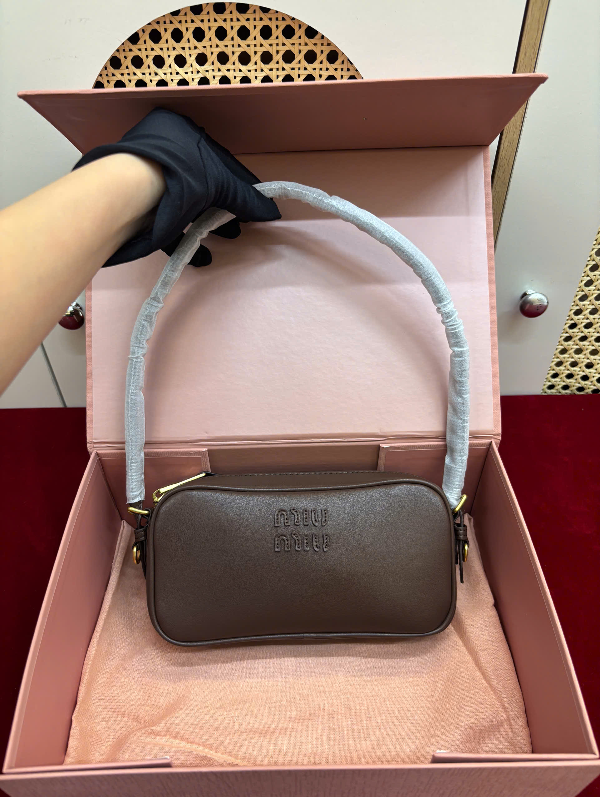Túi Xách Miu Miu Leather Pouch Màu Nâu Fullbox Size 21cm