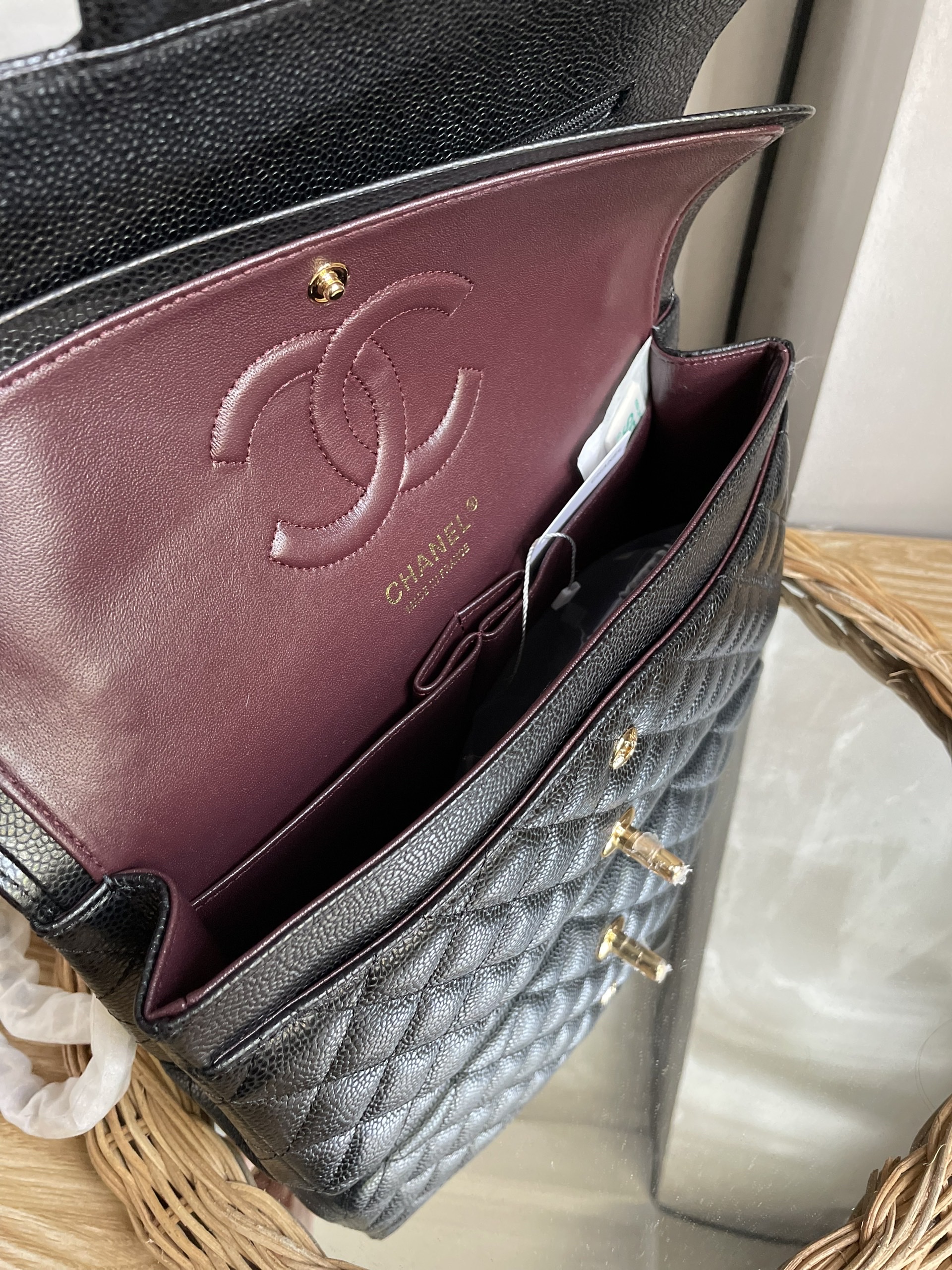 Túi Xách Chanel Classic Siêu Cấp Màu Đen Da Hạt Khóa Vàng Size 26cm