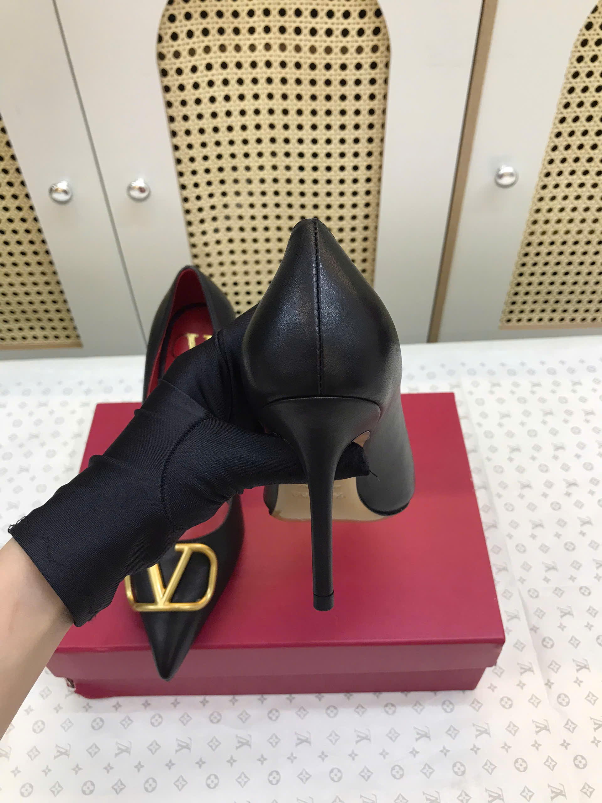 Giày Cao Gót Valentino VLogo Calfskin Pumps Black Siêu Cấp Heels 8cm Size 36