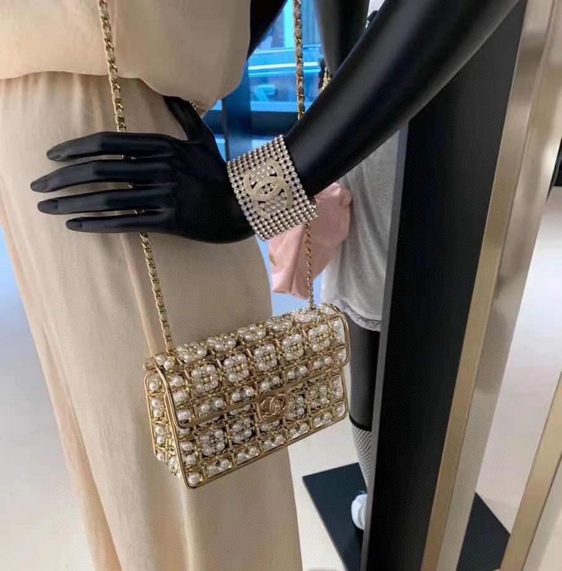 Túi Xách Nữ Chanel Evening Bag Lambskin Black Ngọc Trai 2023