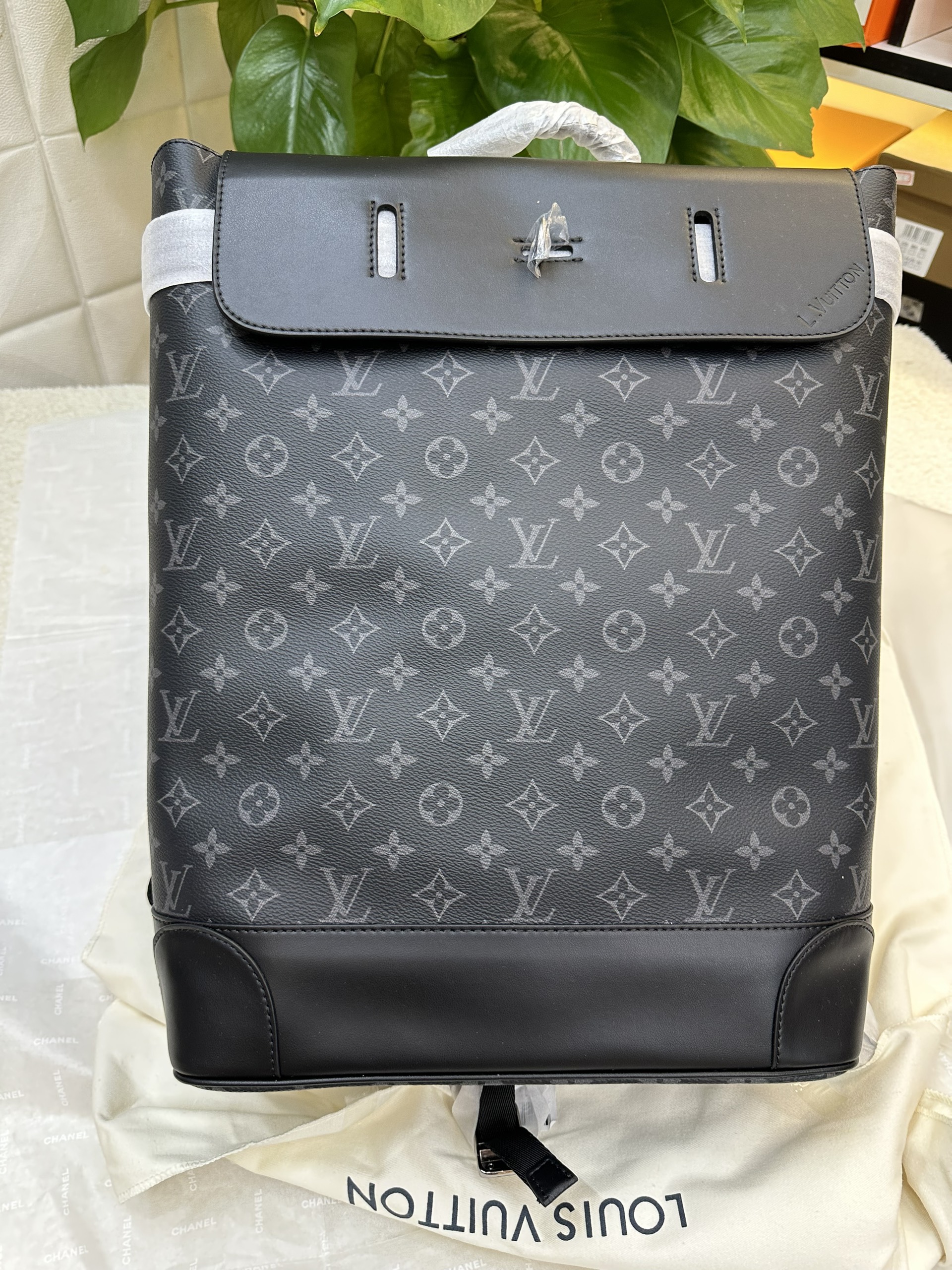 Balo LV Steamer Backpack Màu Đen Size 32cm M44052