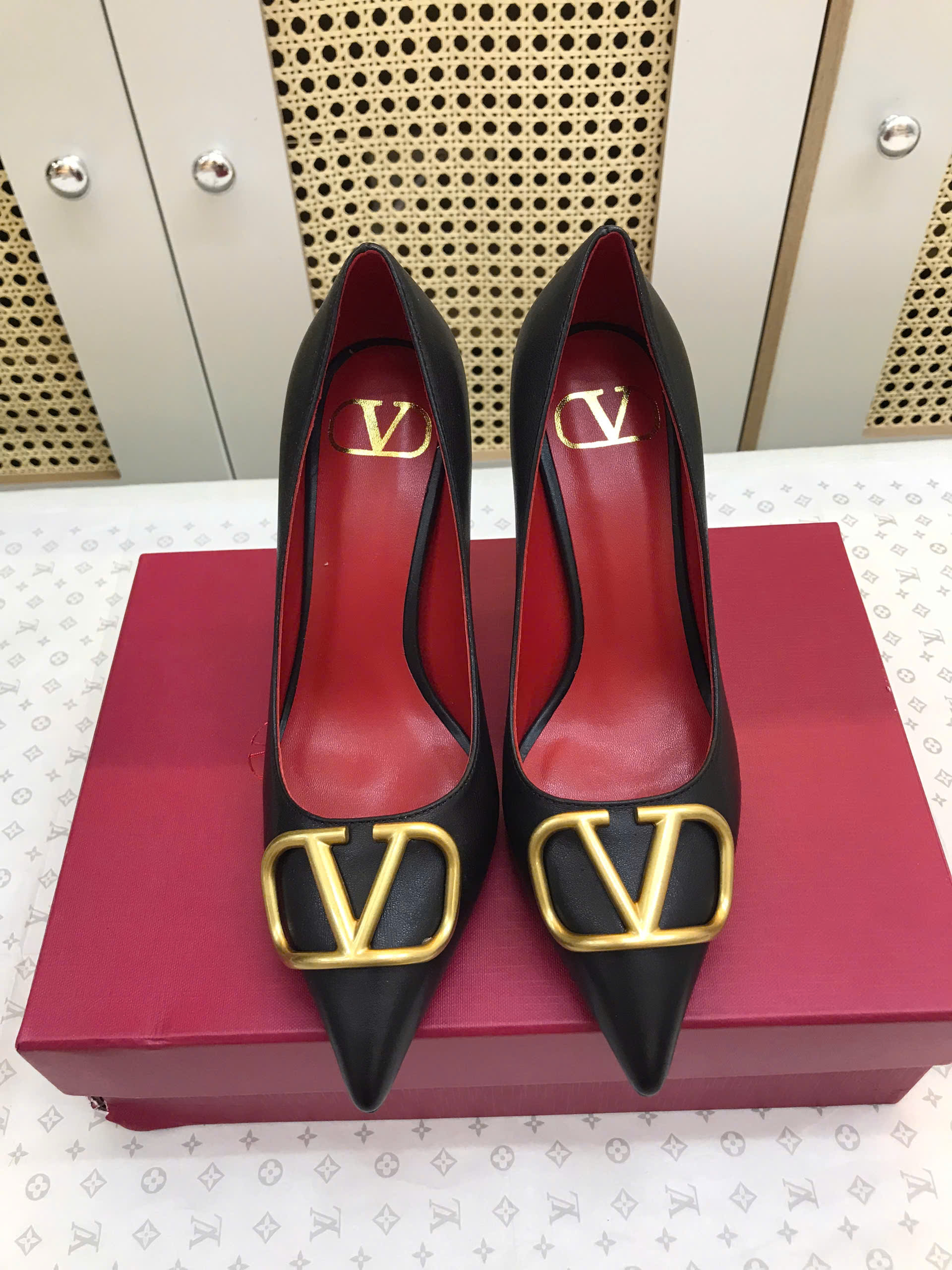 Giày Cao Gót Valentino VLogo Calfskin Pumps Black Siêu Cấp Heels 8cm Size 36