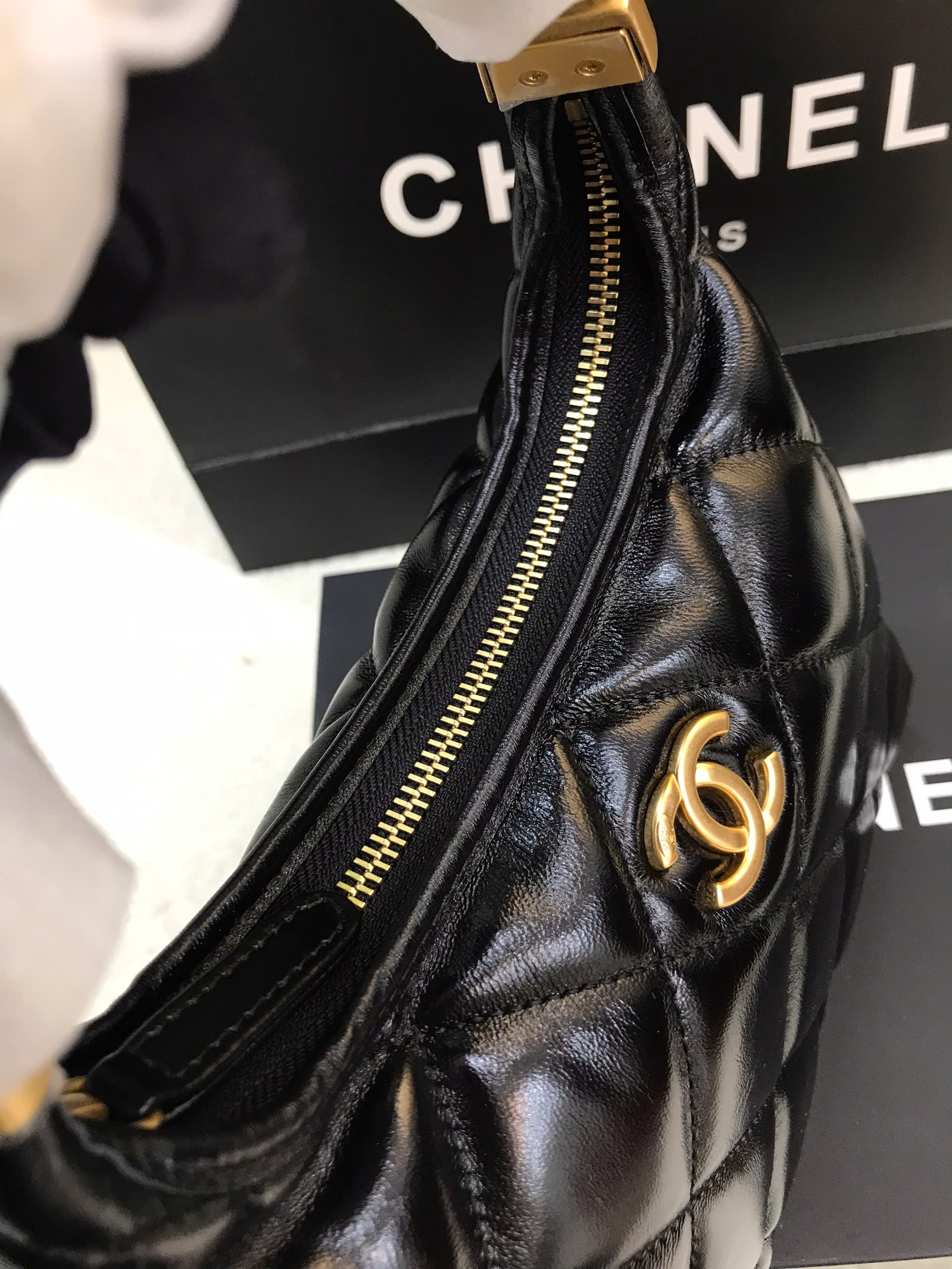 Túi Chanel Hobo Bag Black Vip Size 22cm