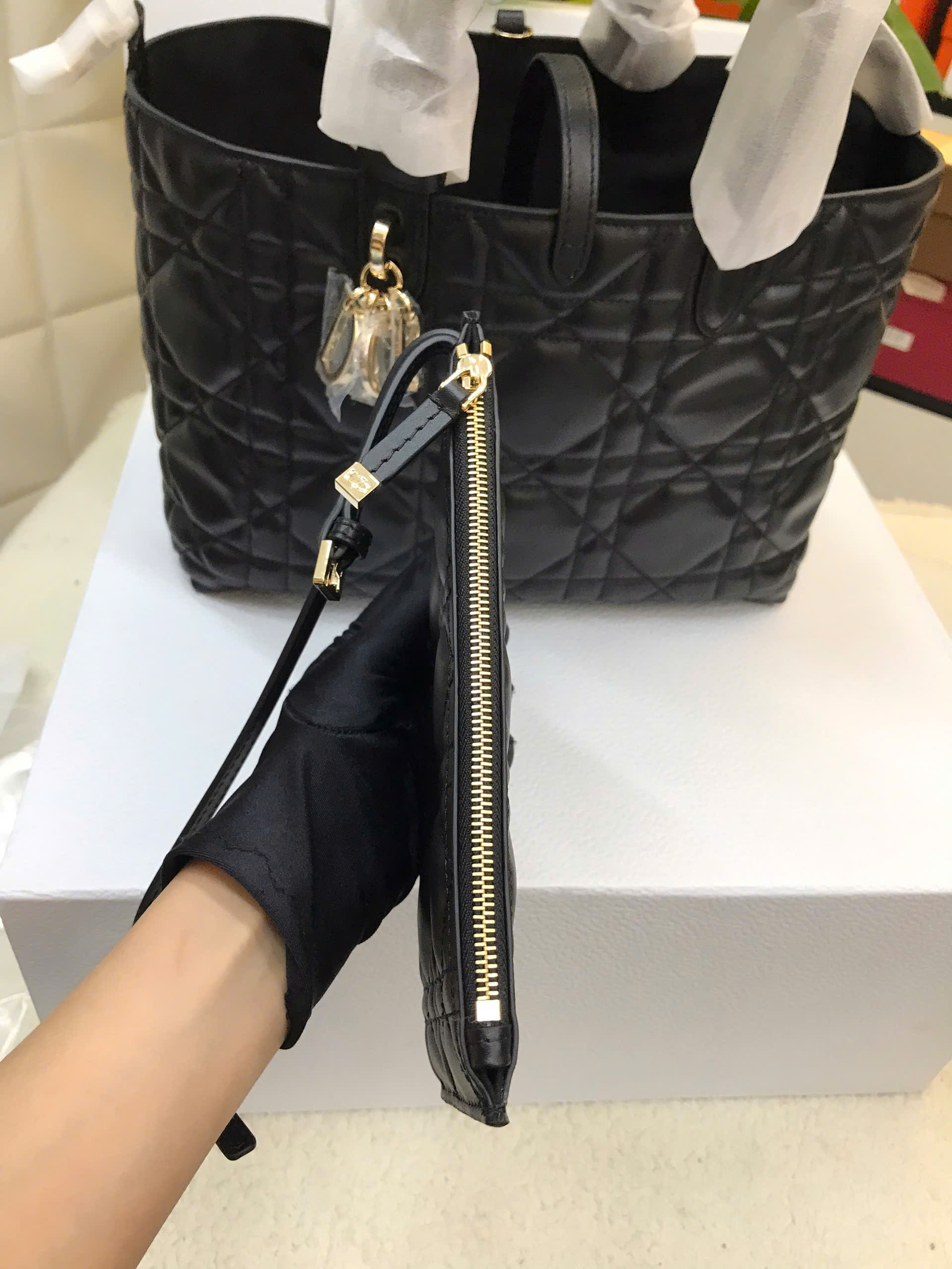 Túi Medium Dior Toujours Bag Black Macrocannage Calfskin Vip Màu Đen Size 28.5cm