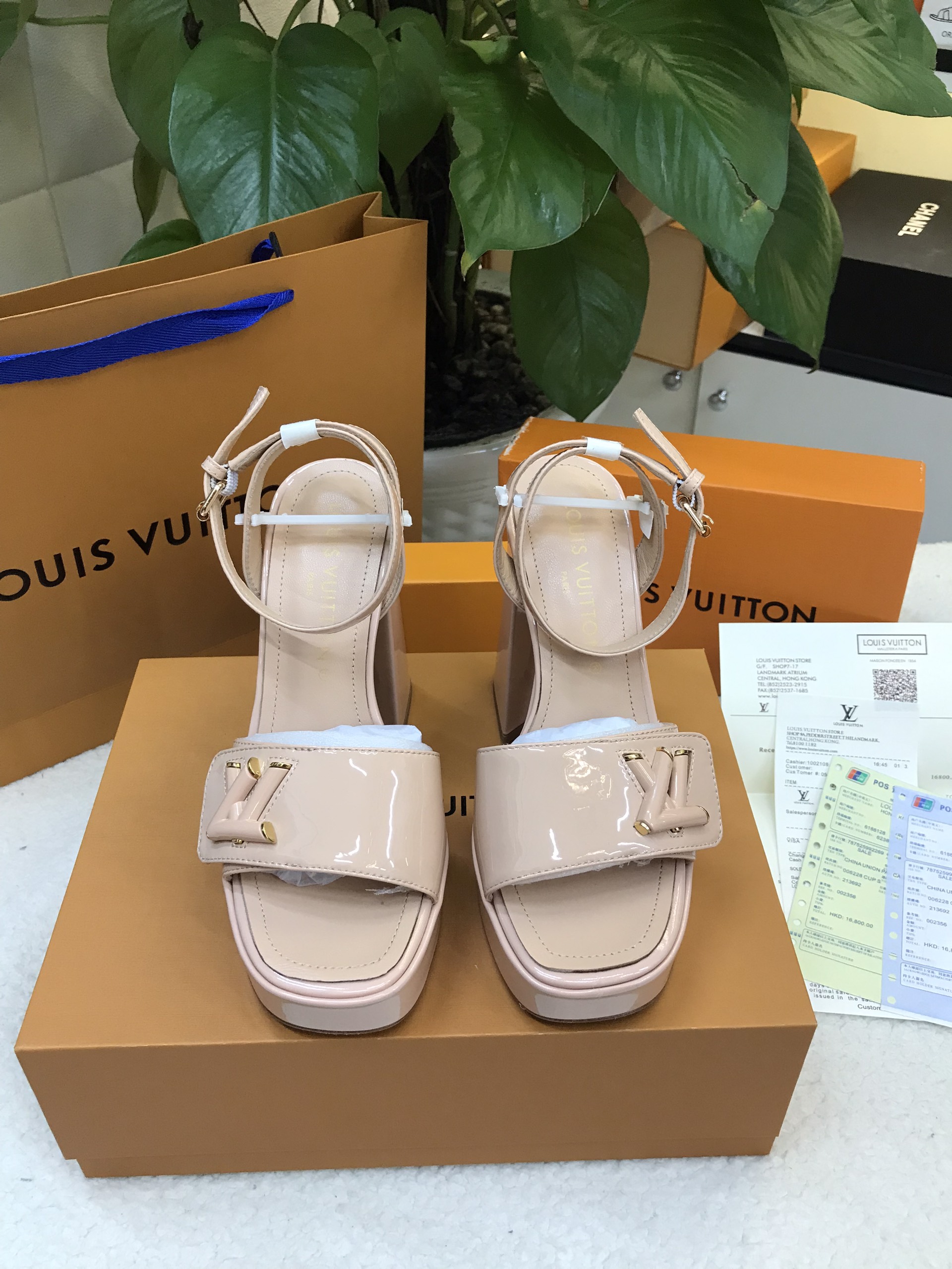 Giày LV Shake Sandal Siêu Cấp Màu Nude Size 35 1ABPAC