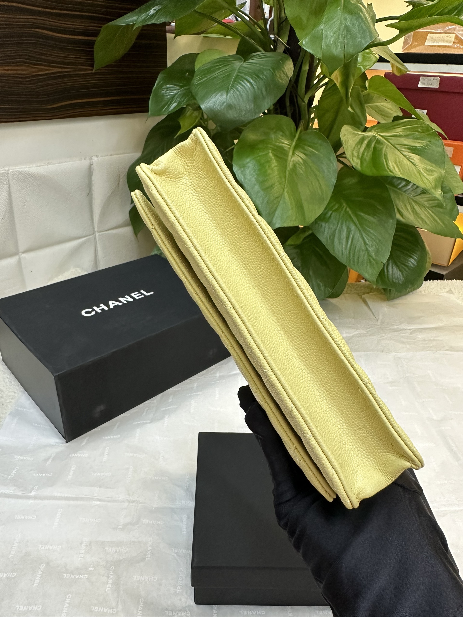 Túi Chanel Woc Flap Siêu Cấp Da Hạt Màu Vàng Tag Vàng Size 19cm