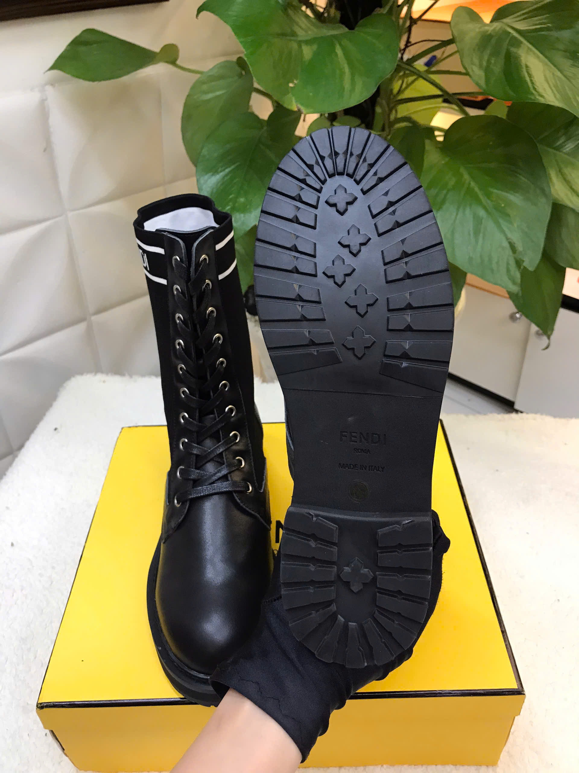 Giày Fendi Boots Women Siêu Cấp Màu Đen Size 40