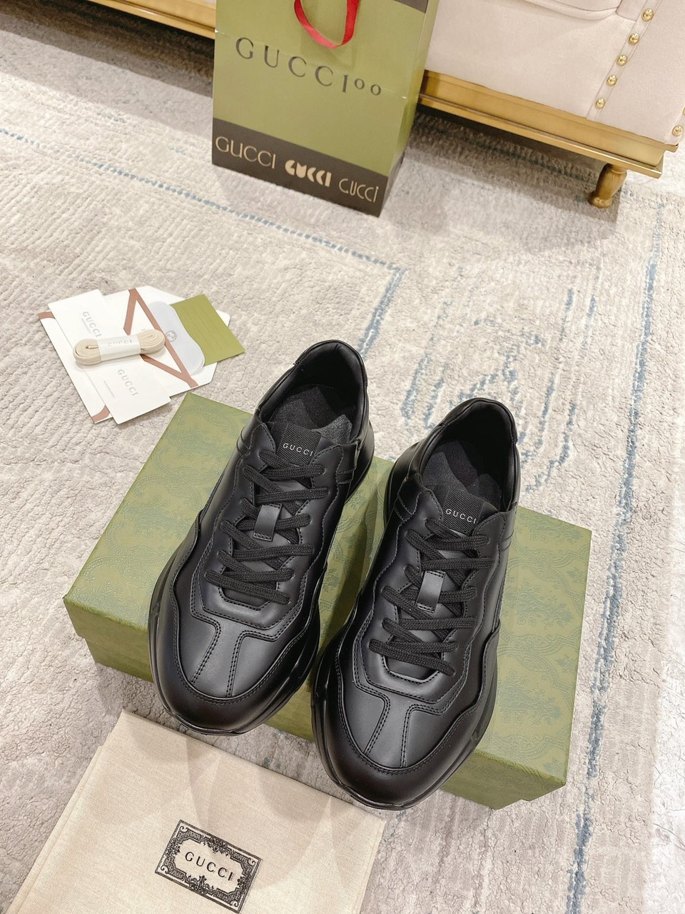 Tổng Hợp Các Mẫu Giày Gucci Sneaker Màu Trắng In Họa Tiết Hoạt Hình