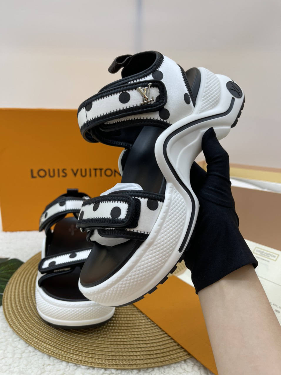 Giày Sandal Louis Vuitton Quai Trắng Siêu Cấp Size 37