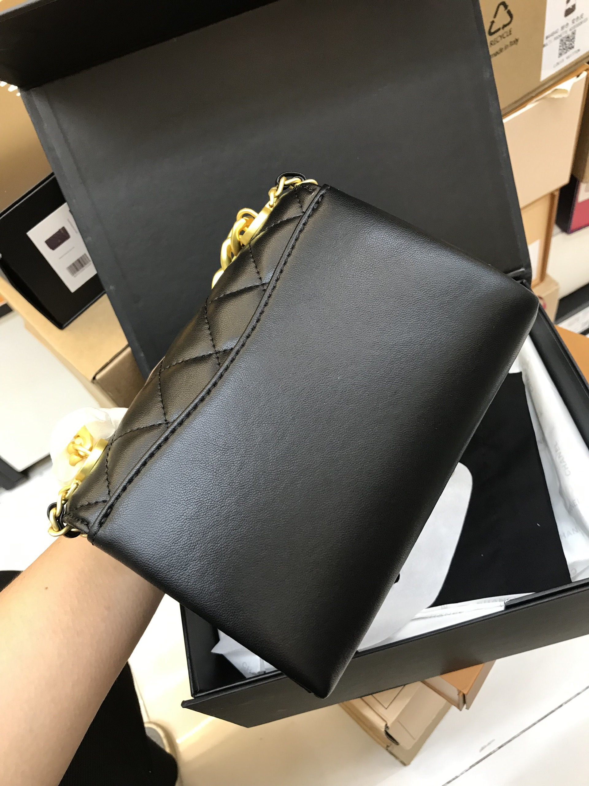 Túi Xách Chanel Super 2021 Nắp Gập Xích Vàng Hạt Ngọc Màu Đen Size 15cm