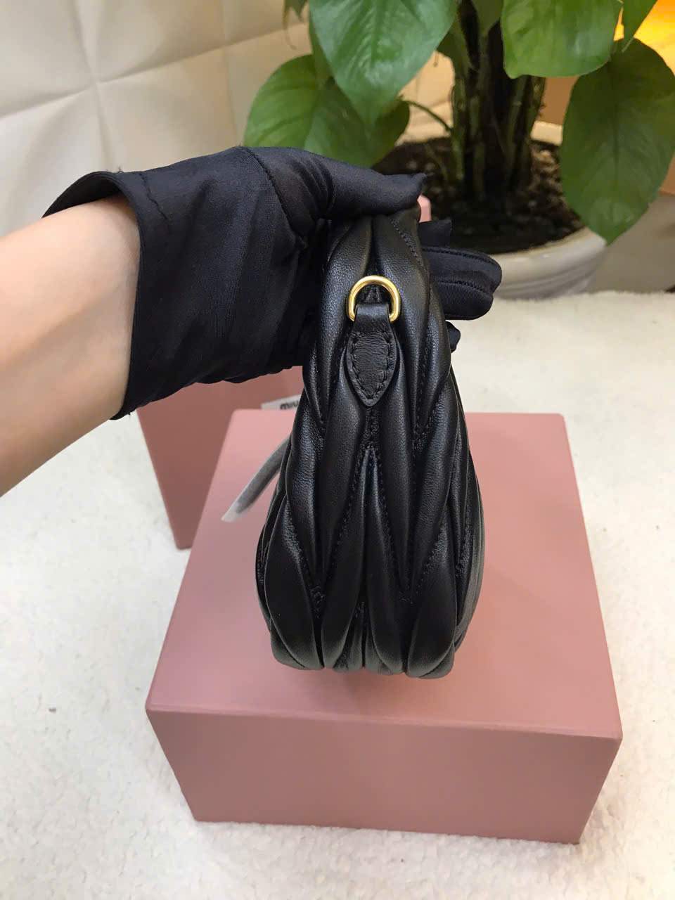 Túi MiuMiu Wander Matelassé Nappa Leather Hobo Bag Vip Màu Đen