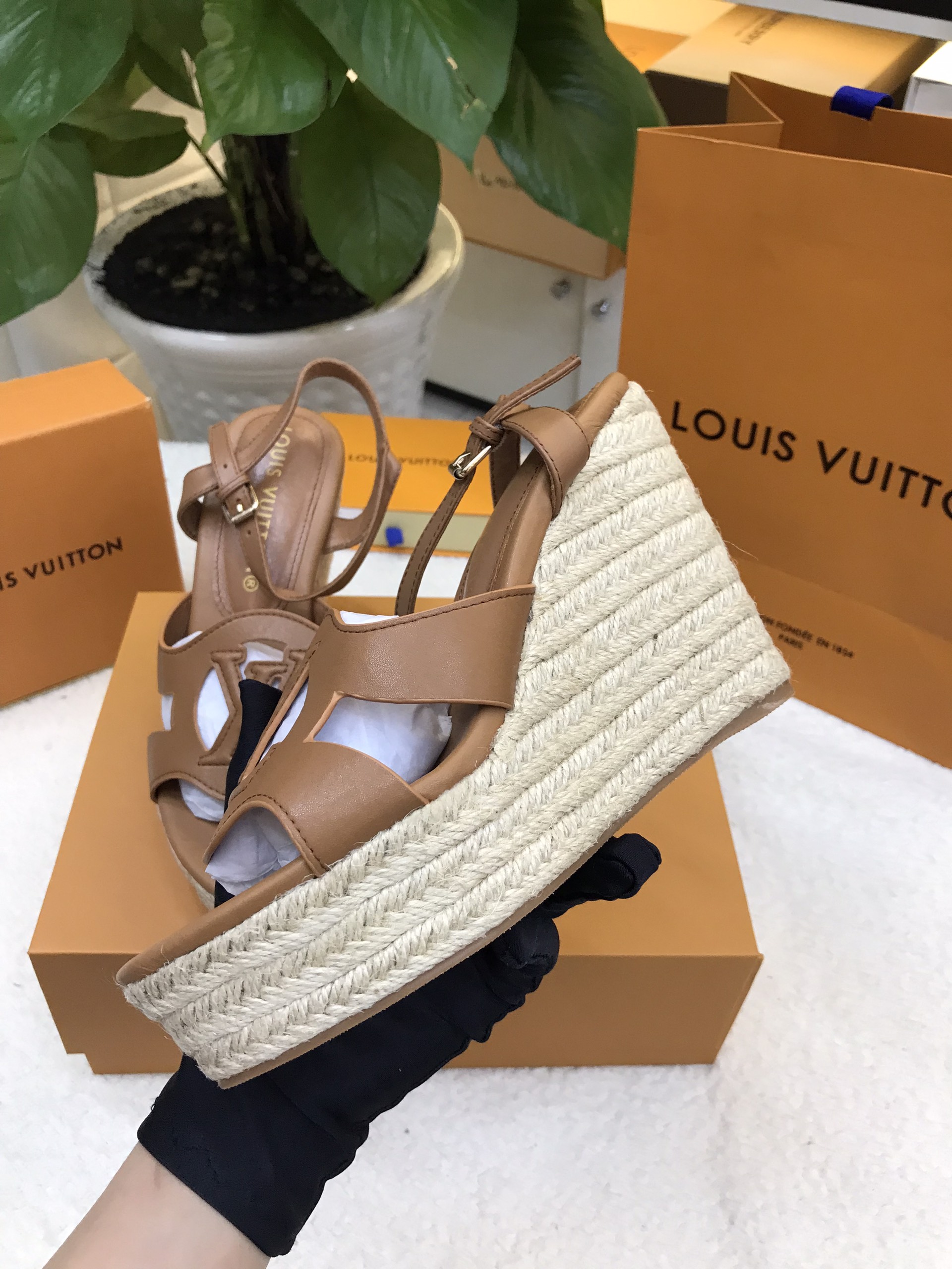 Giày LV Isola Wedge Sandal Siêu Cấp Size 36 1ACI7R