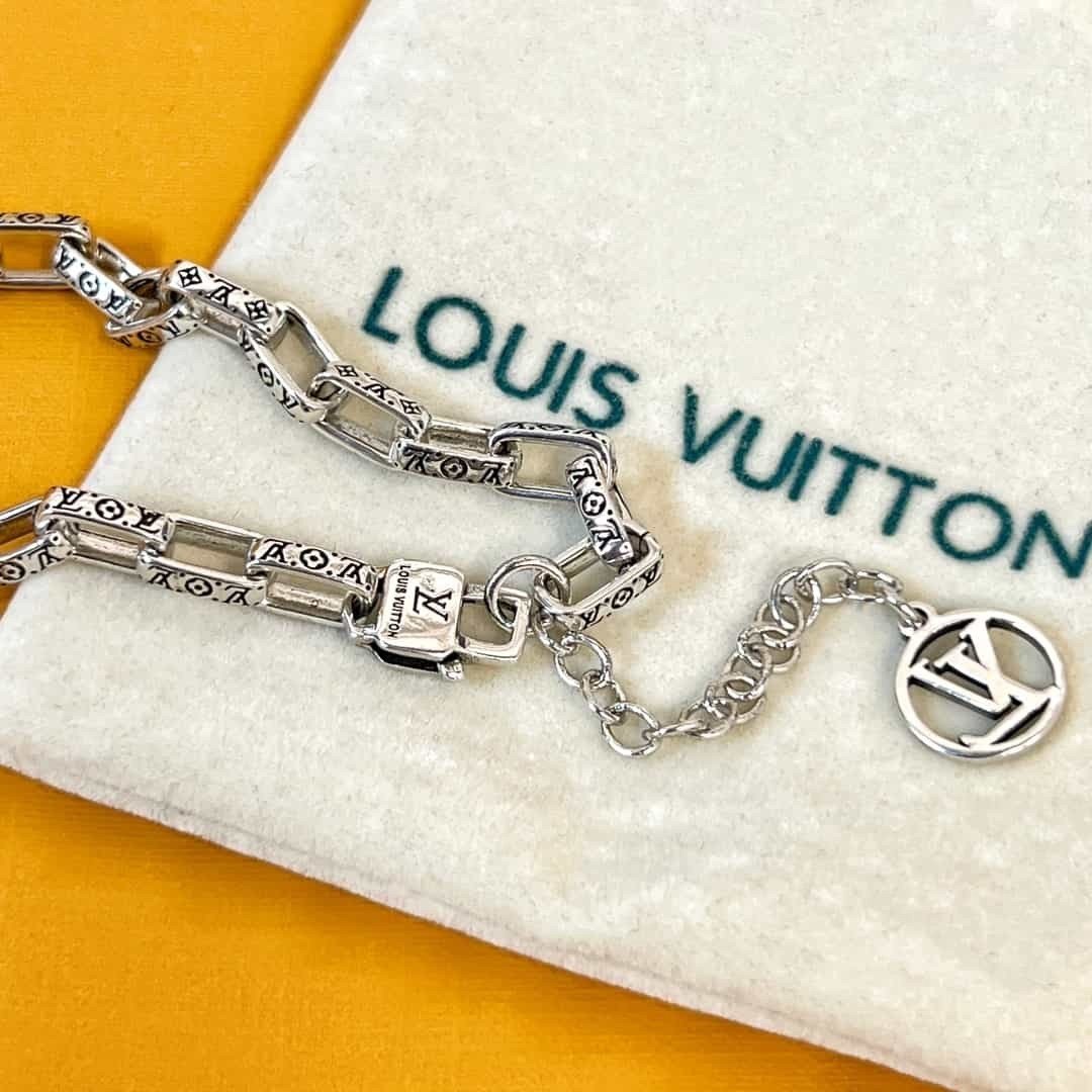 Vòng Tay Vòng CỔ Louis Vuitton Đẩy Tạ Siêu Cấp Cỏ Bốn Lá Trắng