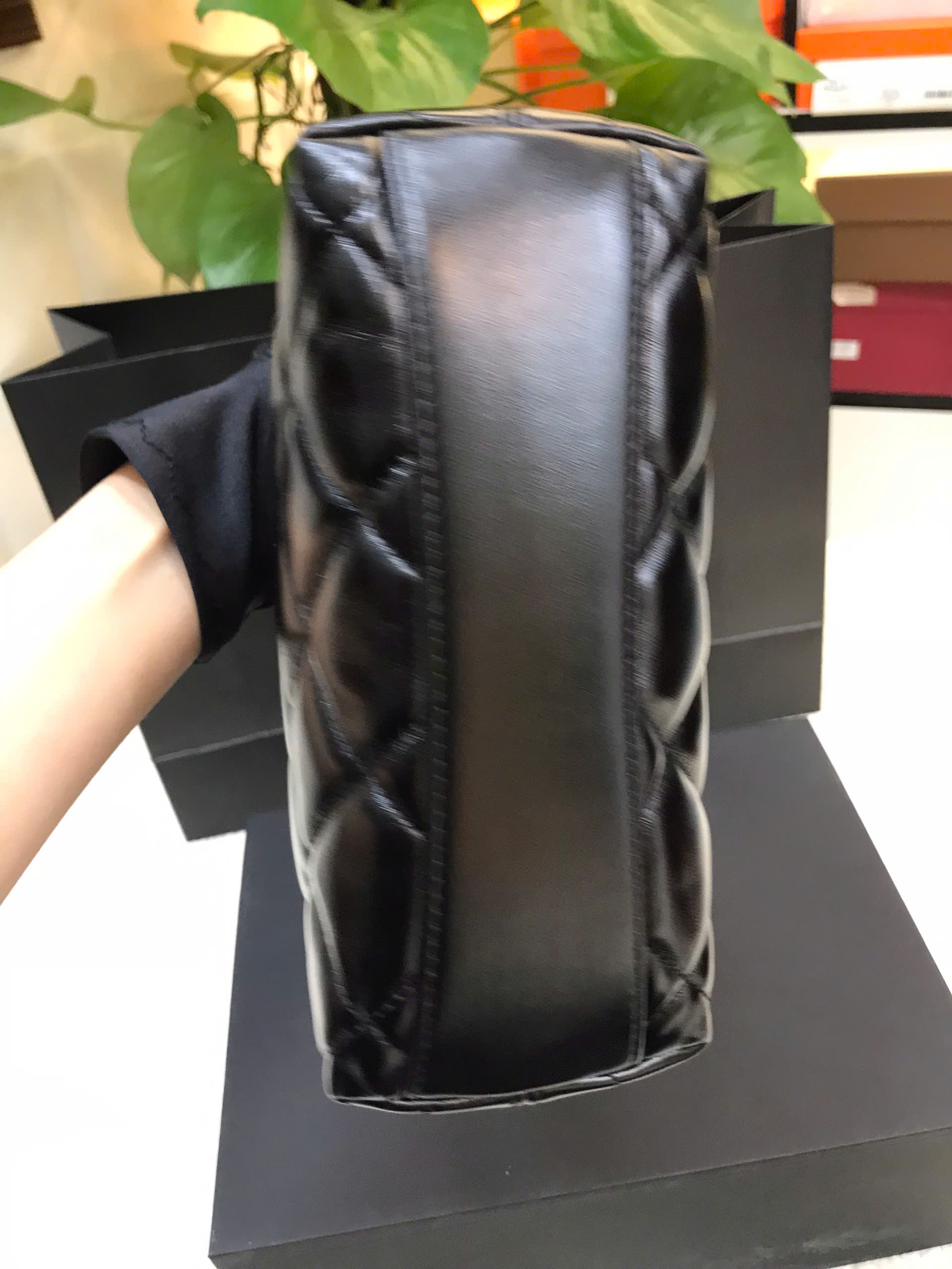 Túi Chanel Hobo Bag Black Vip Size 22cm