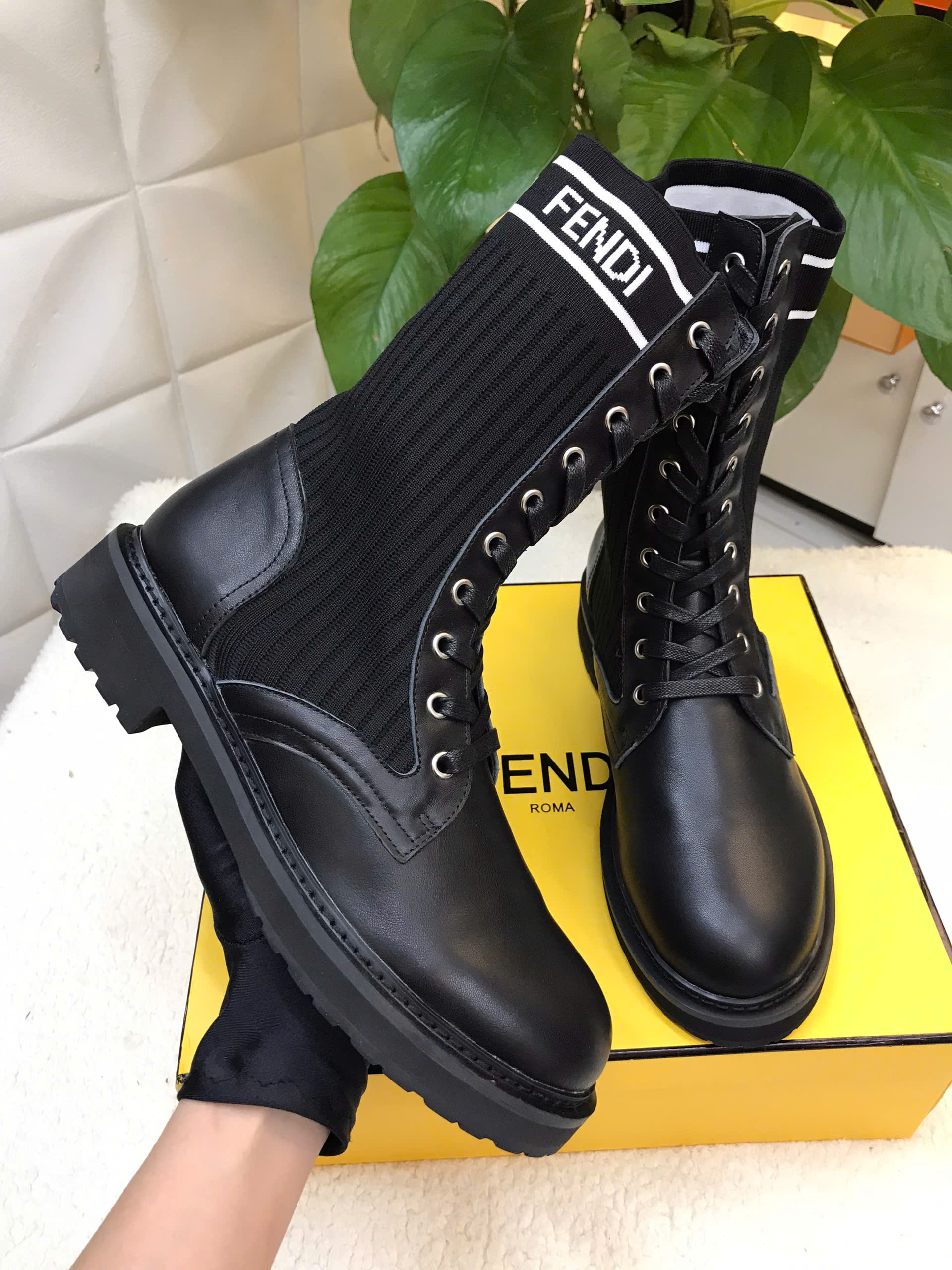 Giày Fendi Boots Women Siêu Cấp Màu Đen Size 40