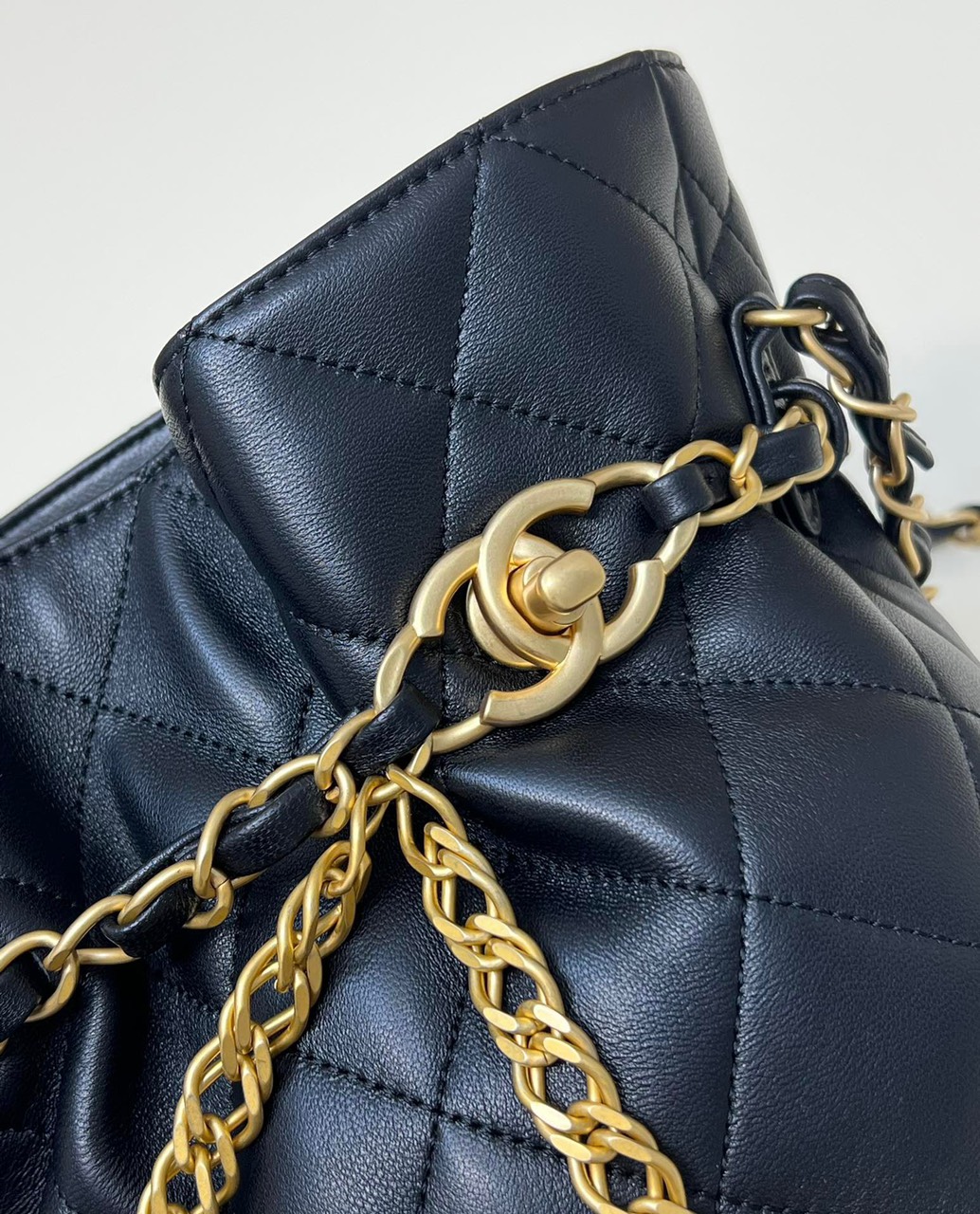 Túi Xách Chanel Bucket Vip Khóa Vàng Size 20cm M4002
