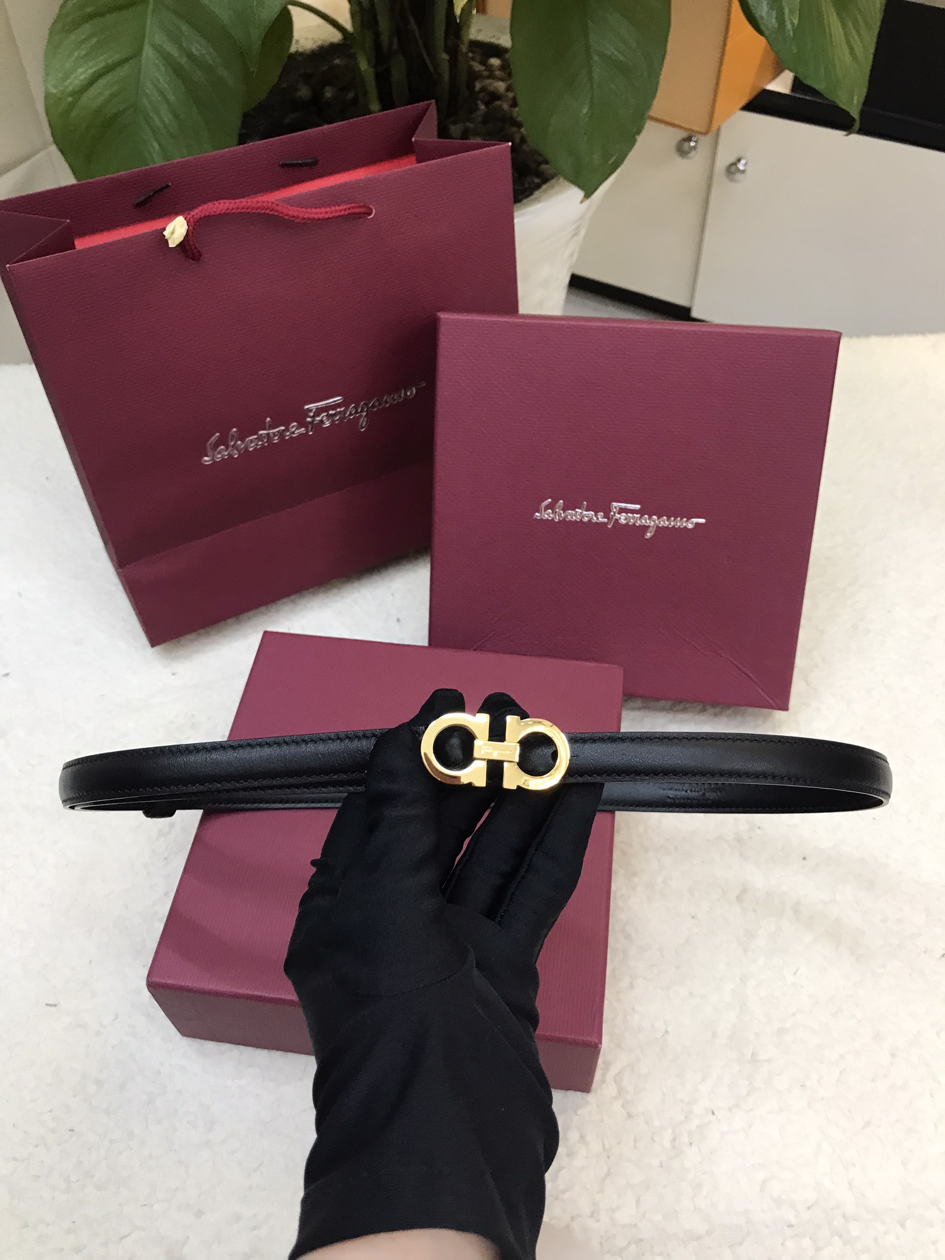 Thắt Lưng Ferragamo Sized Gancini Belt Siêu Cấp Màu Đen Logo Vàng