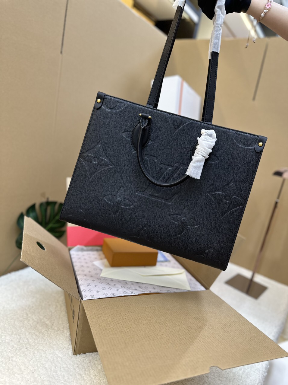 Túi Xách LV OnTheGo GM Super Màu Đen Size 35cm M44925