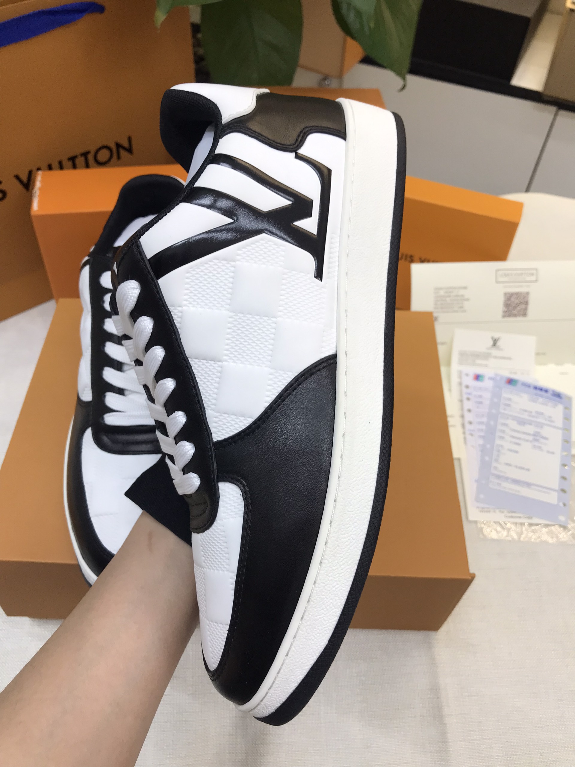 Giày LV Rivoli Sneaker Siêu Cấp Size 41