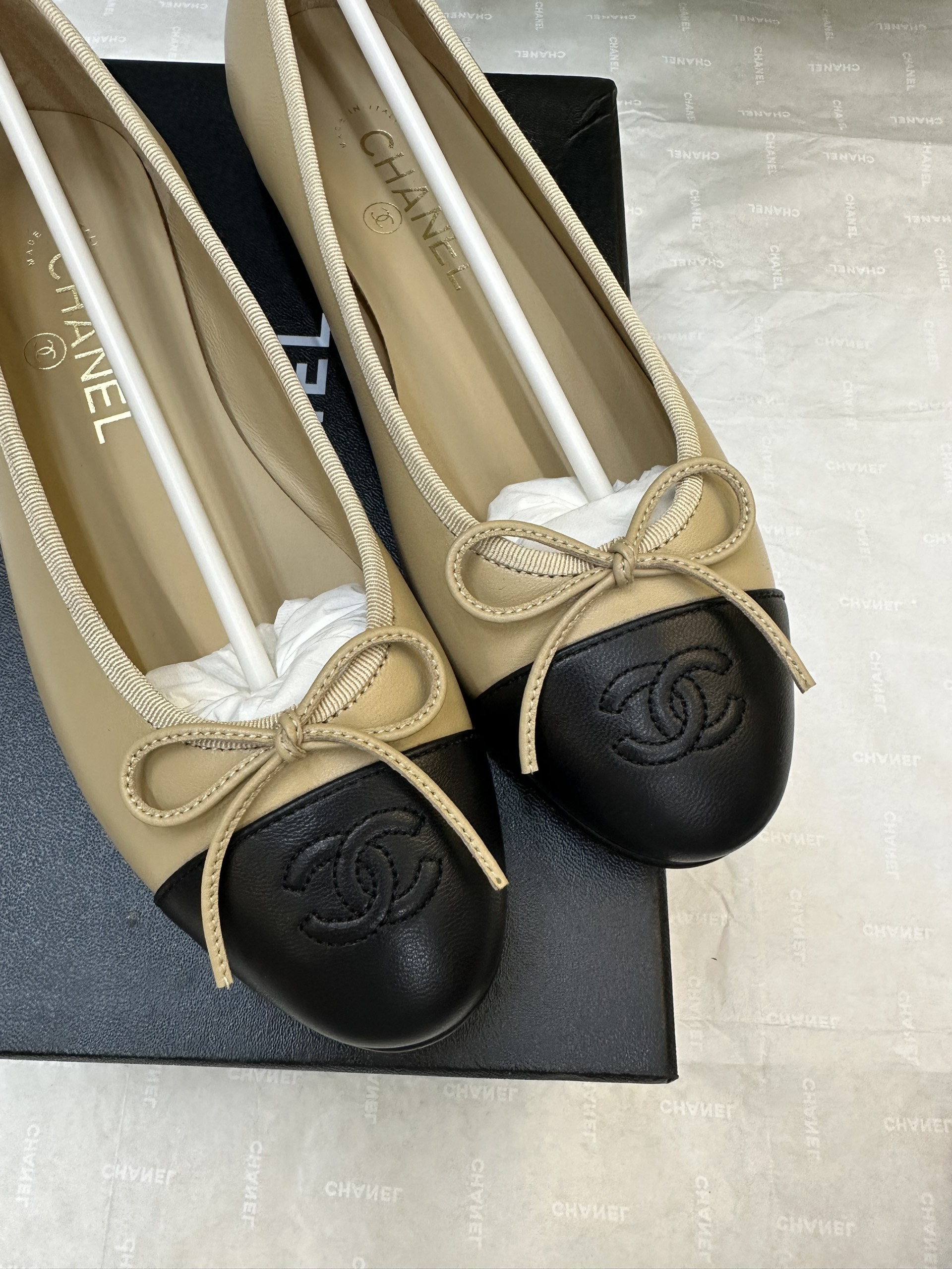 Giày Chanel Beige Ballerina Flats With Black Toe Siêu Cấp Size 39