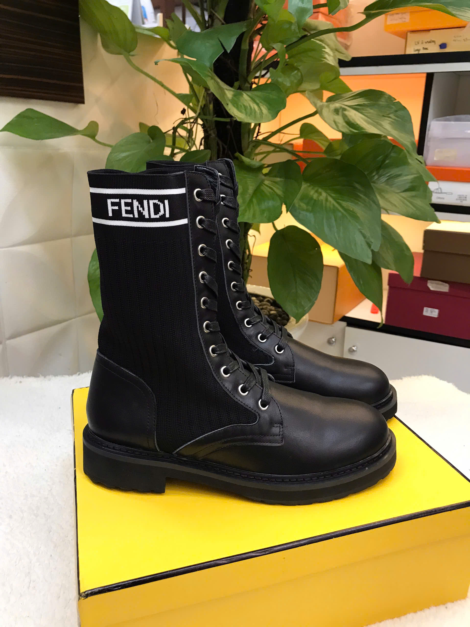 Giày Fendi Boots Women Siêu Cấp Màu Đen Size 40