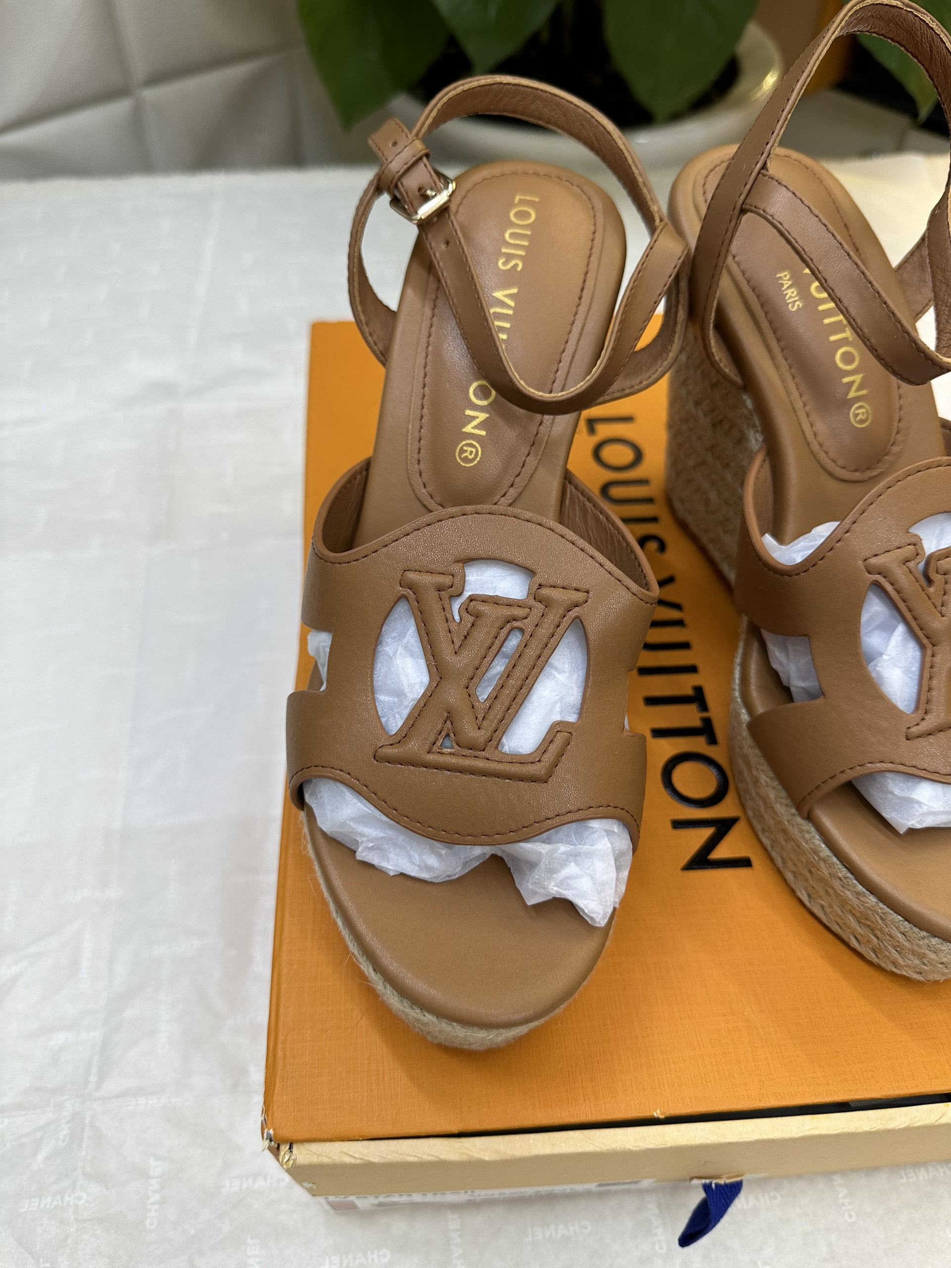 Giày LV Isola Wedge Sandal Siêu Cấp Màu Nâu Size 37 1ACI7R