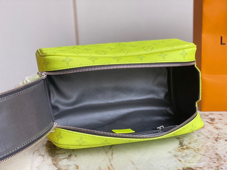 Túi Xách LV  Dopp Kit Siêu Cấp Màu Vàng neon M10144