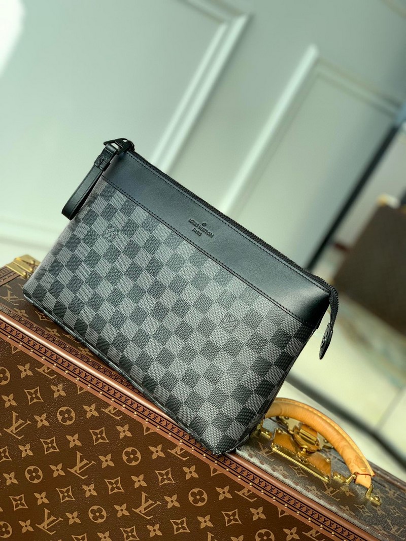 Túi LV Clutches Pochette Voyage Souple Monogram M82800 Caro Đen