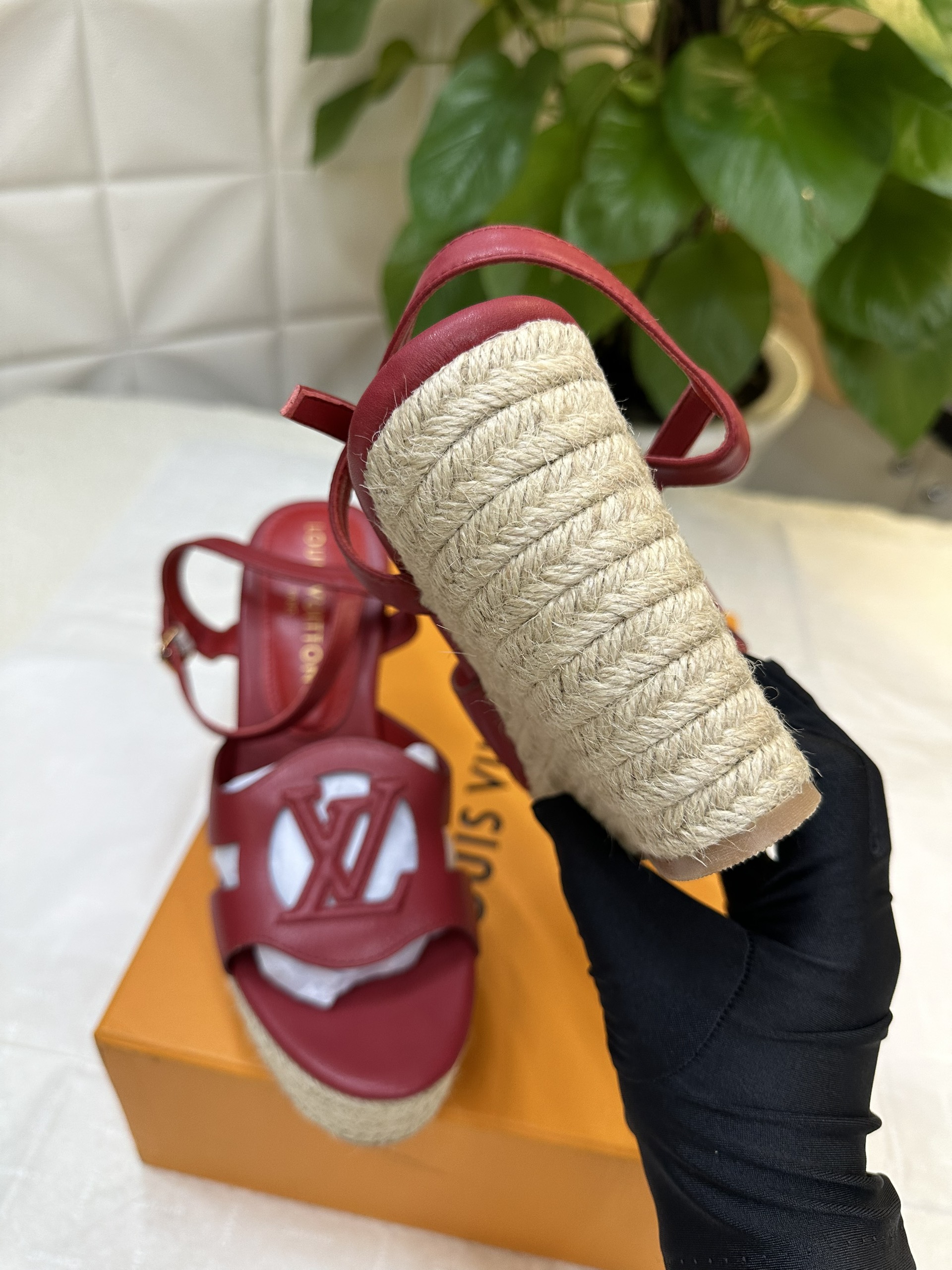 Giày LV Isola Wedge Sandal Siêu Cấp Màu Đỏ Size 39 1ACI99