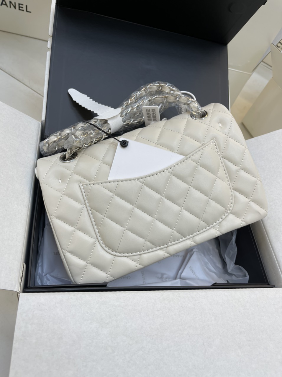 Túi xách Chanel Super Classic Medium Khóa Bạc Màu Trắng Size 23cm