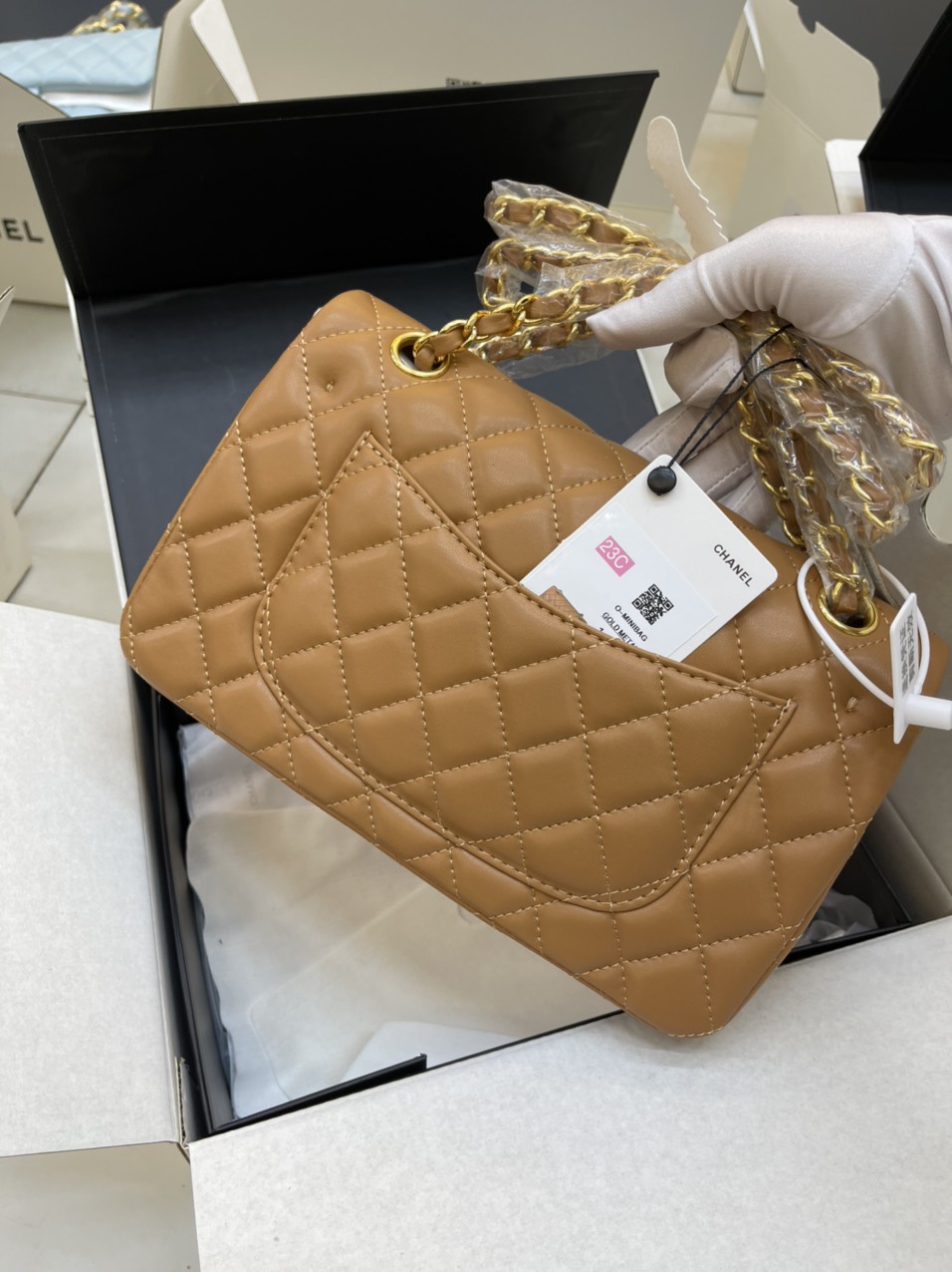 Túi xách Chanel Super Classic Medium Khóa Vàng Màu Nâu Size 23cm