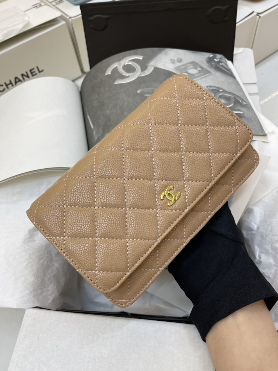 Túi Xách Chanel Super Woc Màu Nâu Khóa Vàng Size 19cm